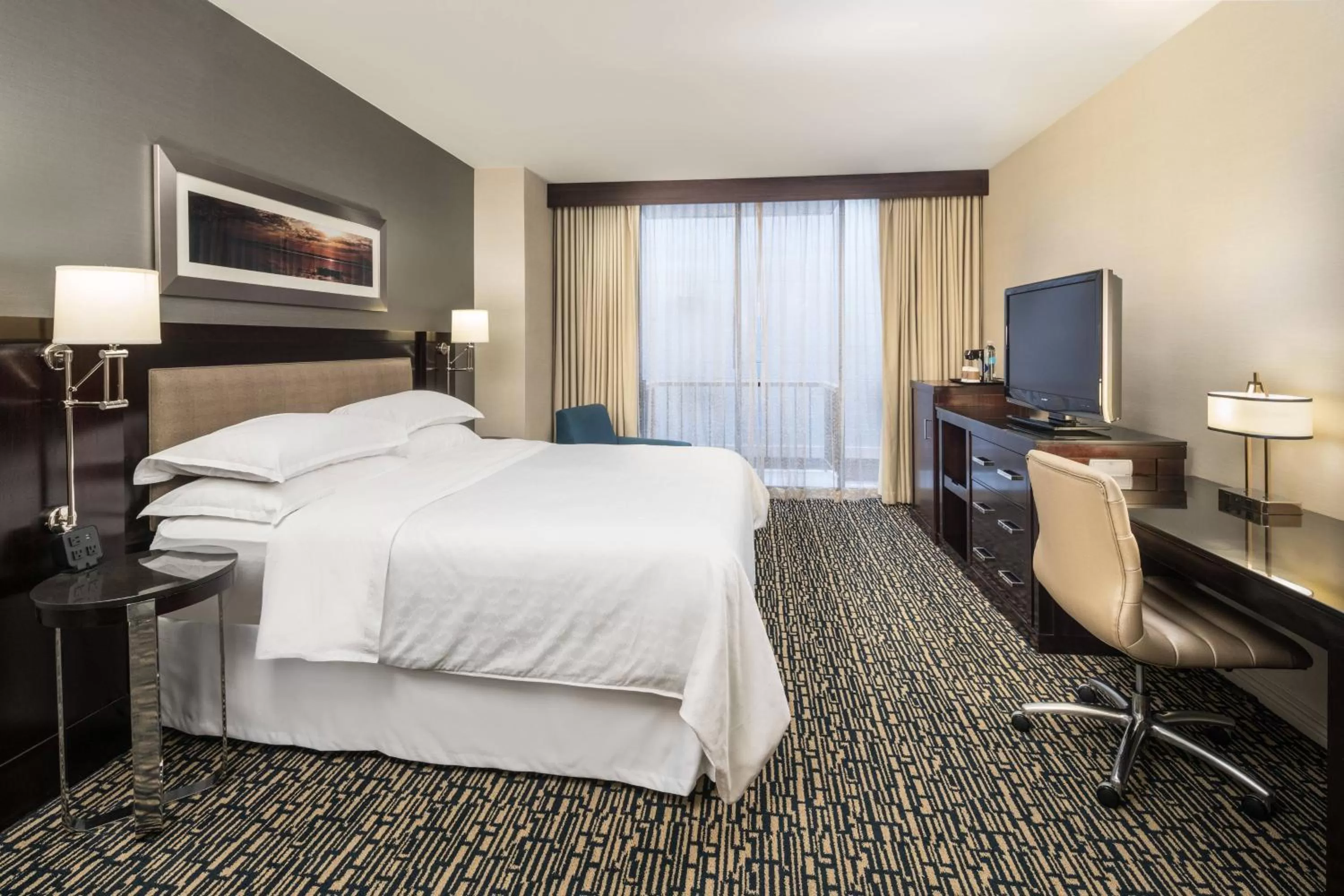 Photo of the whole room, Bed in Sheraton Salt Lake City