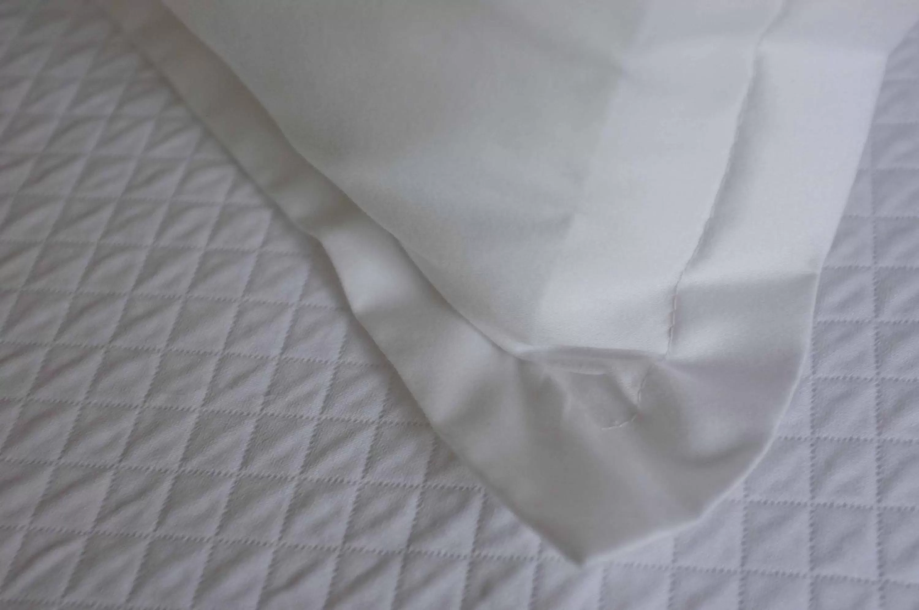 Bedroom, Bed in Embrace Calistoga