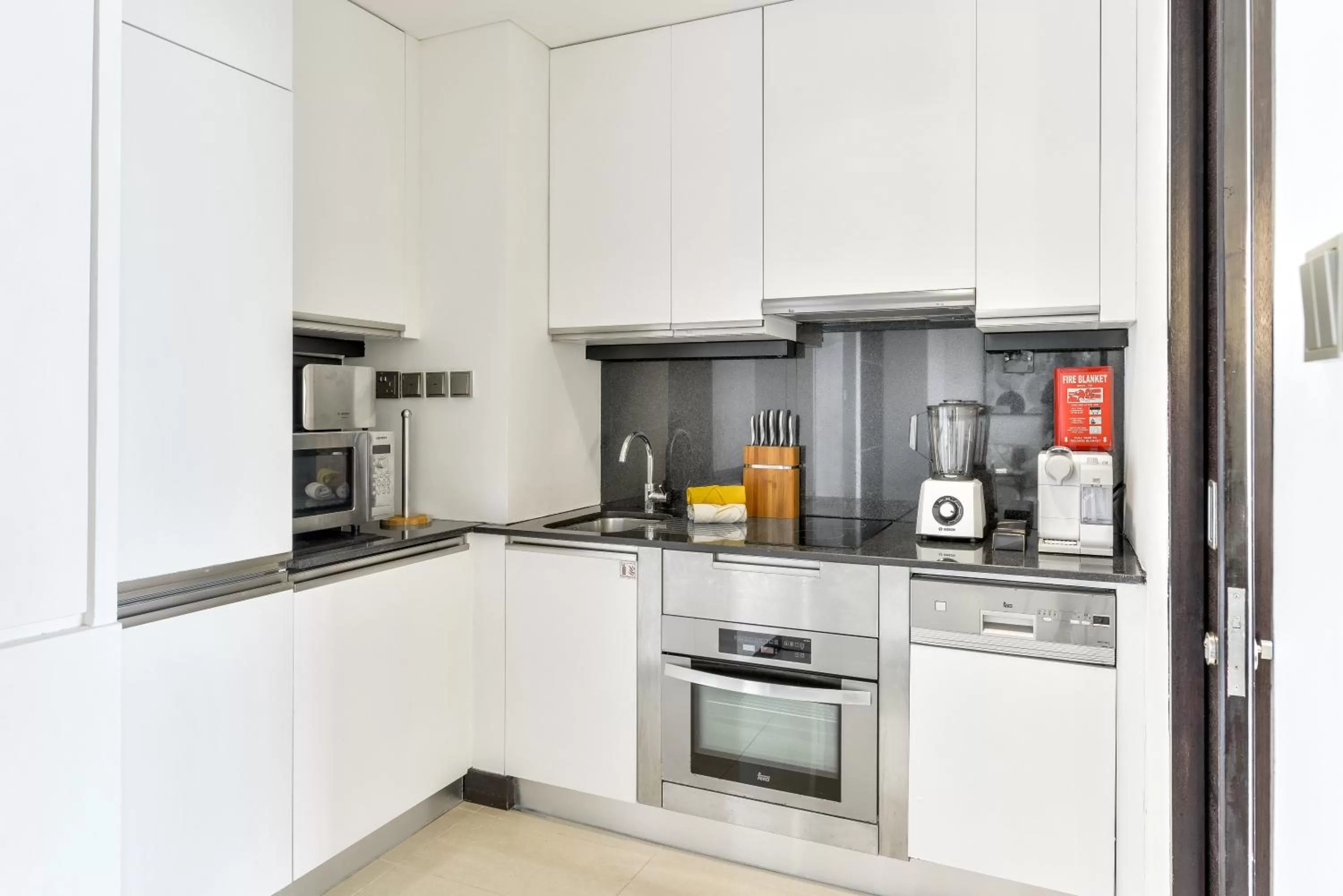 Kitchen or kitchenette in Emaar Residences Dubai Marina by Qstay - formerly Address Dubai Marina