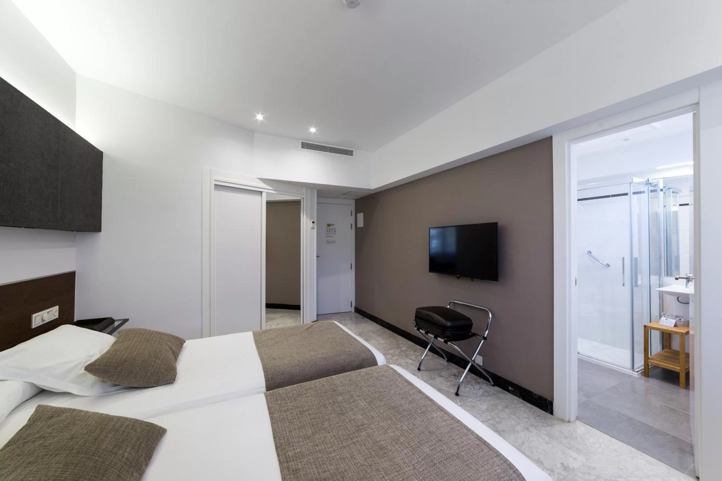 Photo of the whole room, Bed in Hotel Avenida