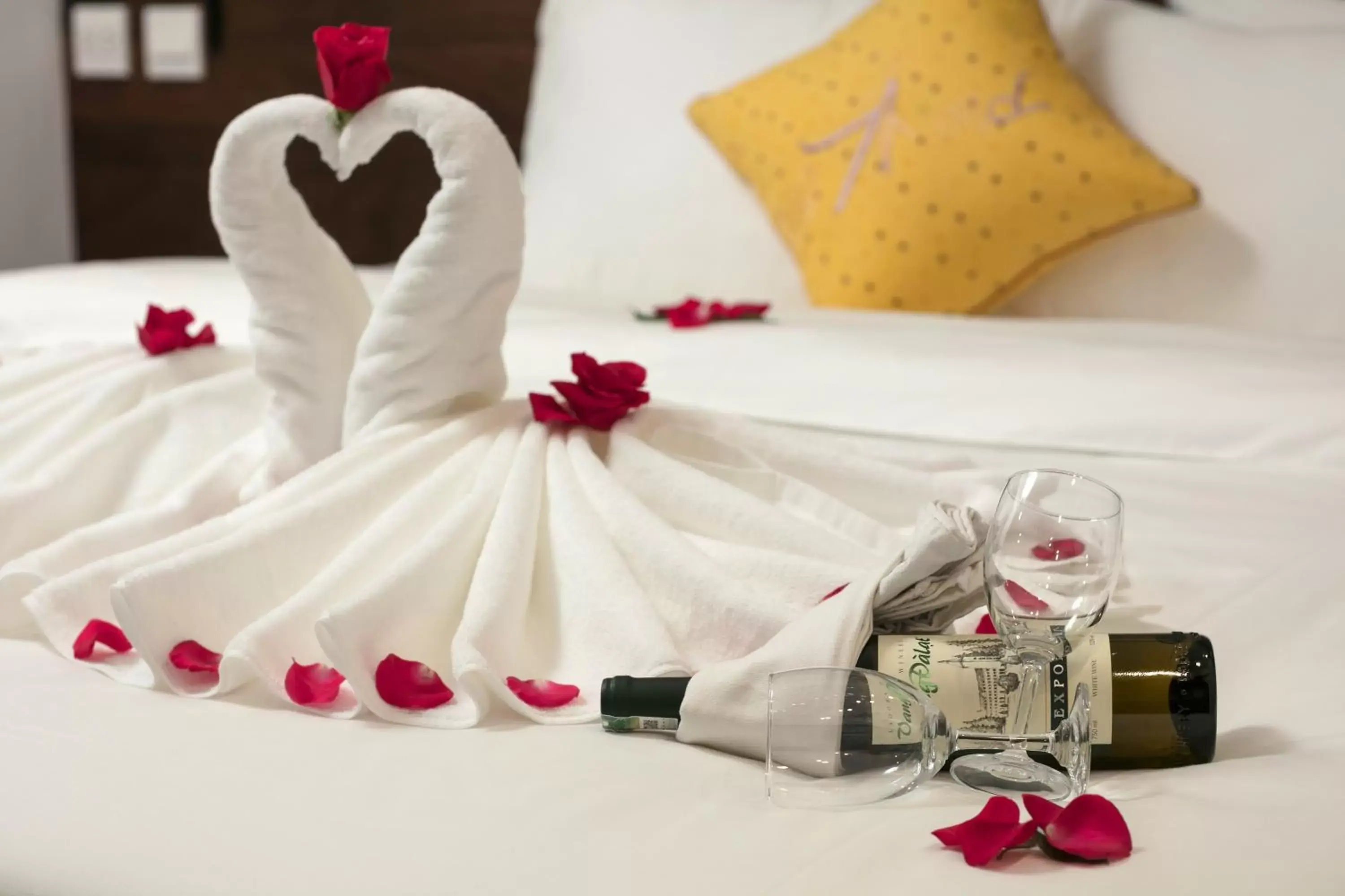 Honey moon suite city view room in Hanoi Exclusive Hotel Honey moon suite city view room in Hanoi Exclusive Hotel