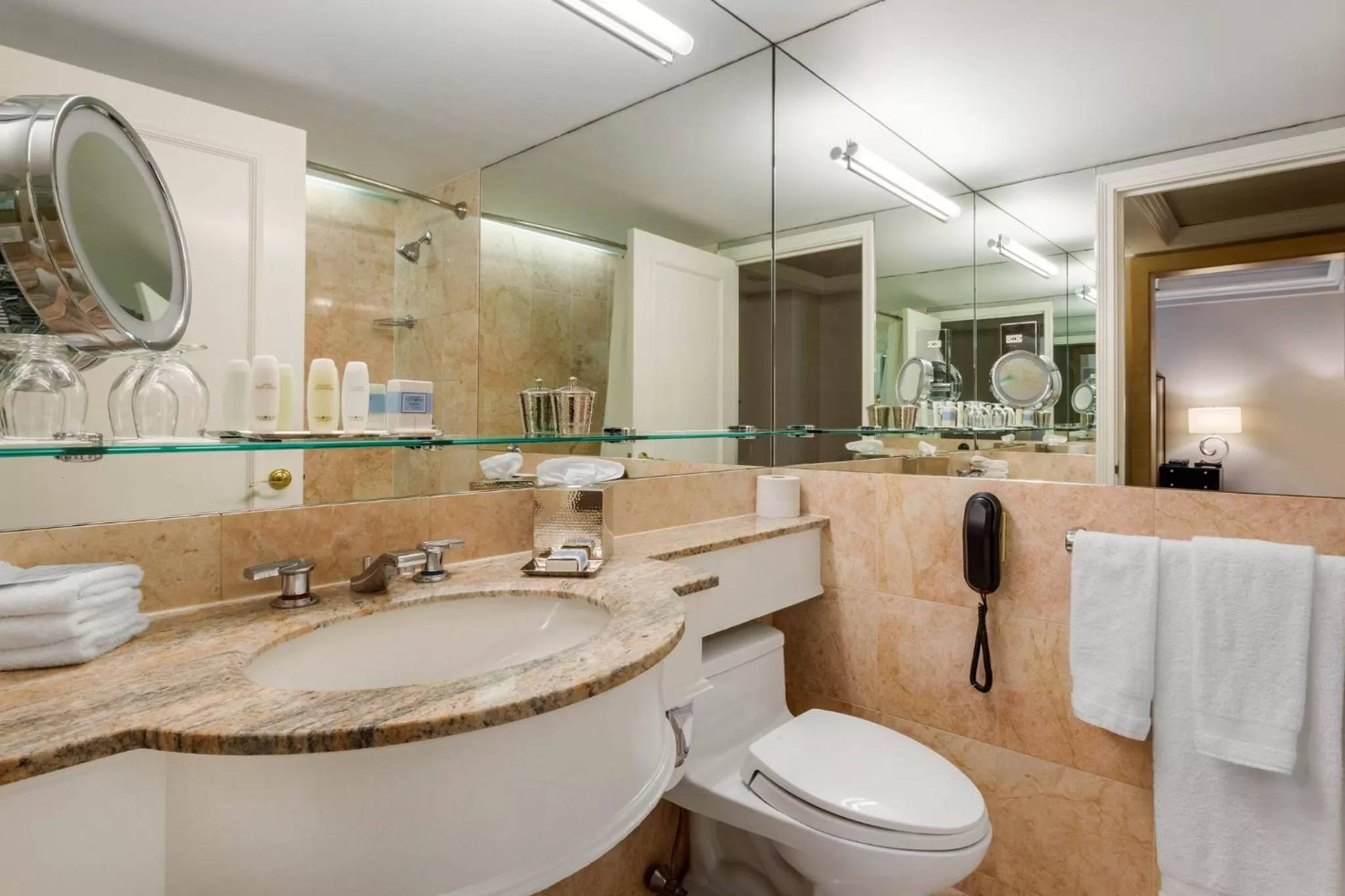 Facade/entrance in Omni Berkshire Place