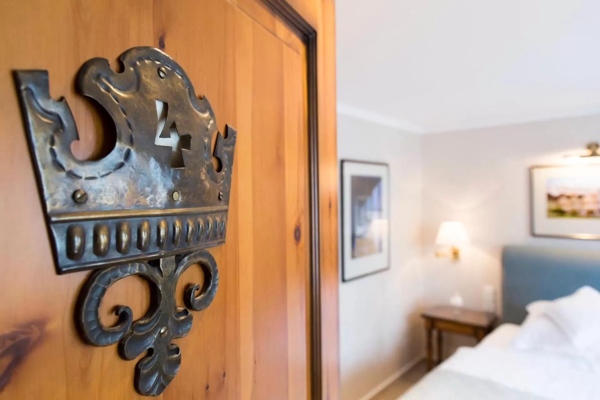 Decorative detail, Bed in Romantik Berghotel Astenkrone