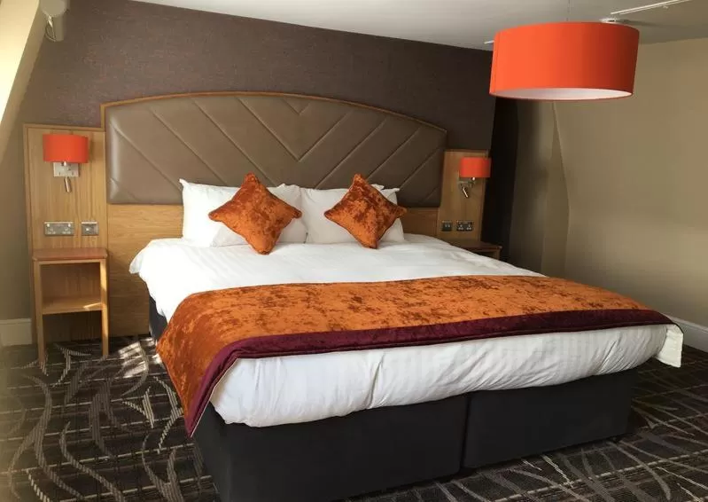 Bed in The Crown Hotel Wetherspoon