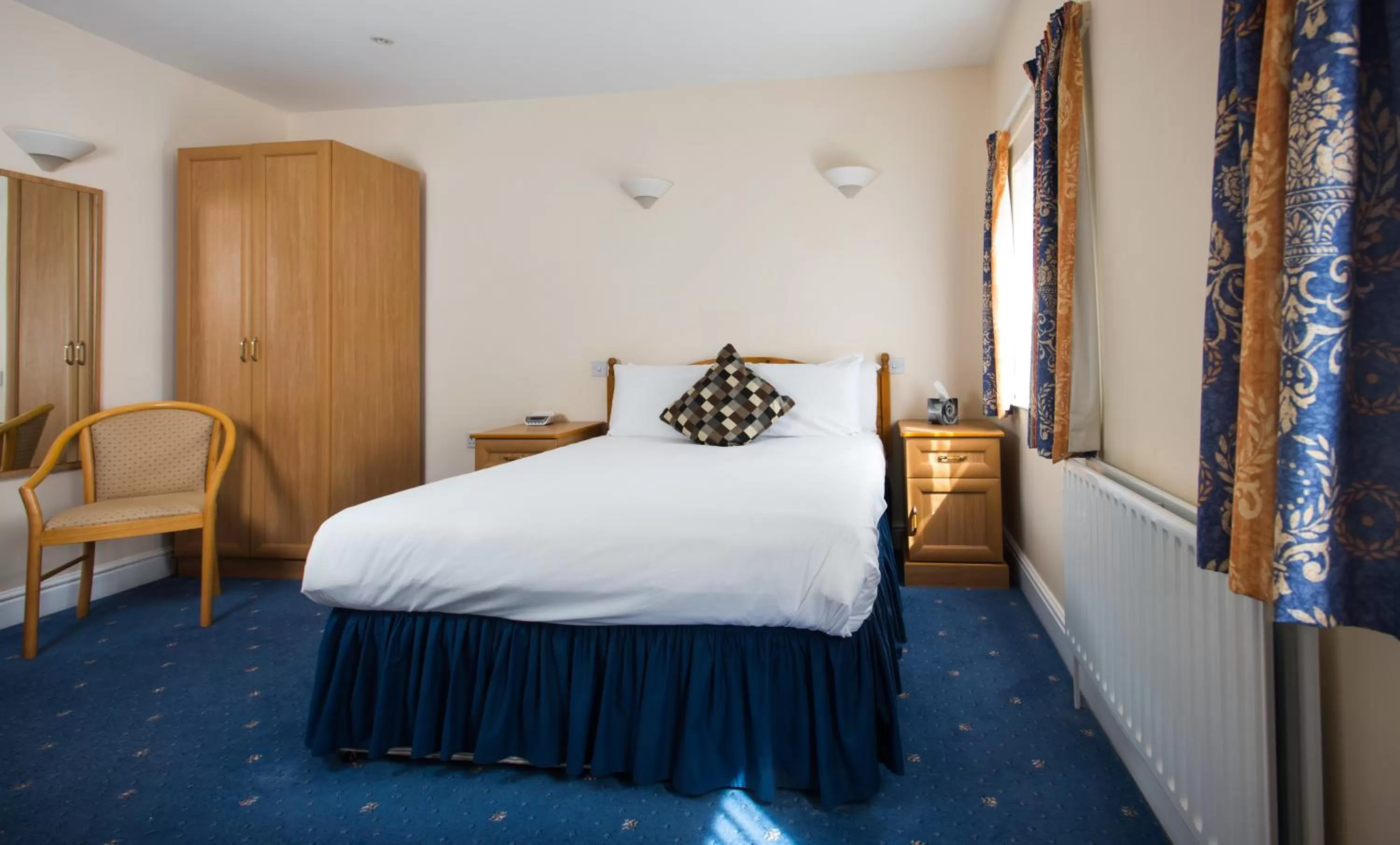 Bed in Mercure Newbury West Grange Hotel