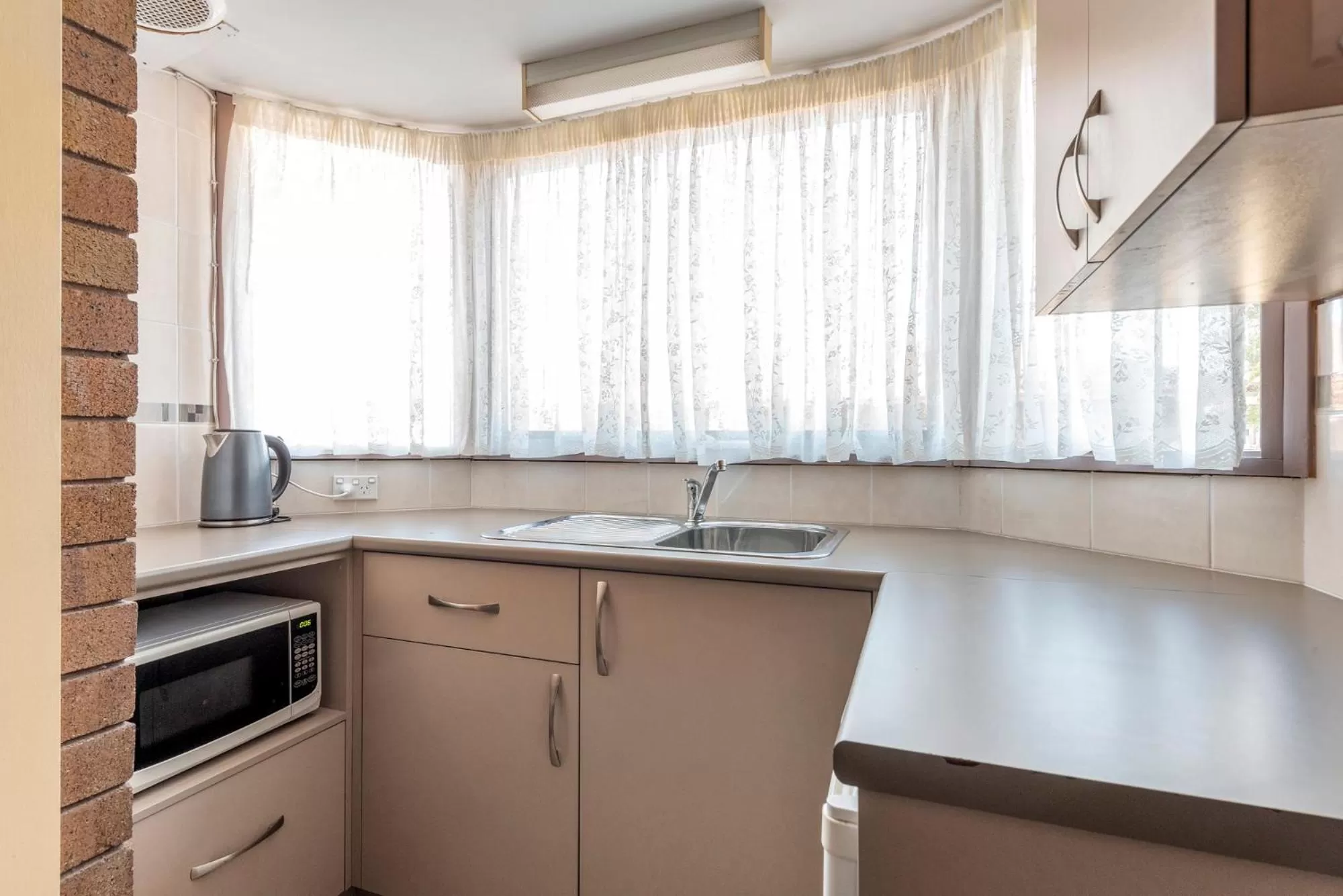 Kitchen or kitchenette in Bomaderry Motor Inn