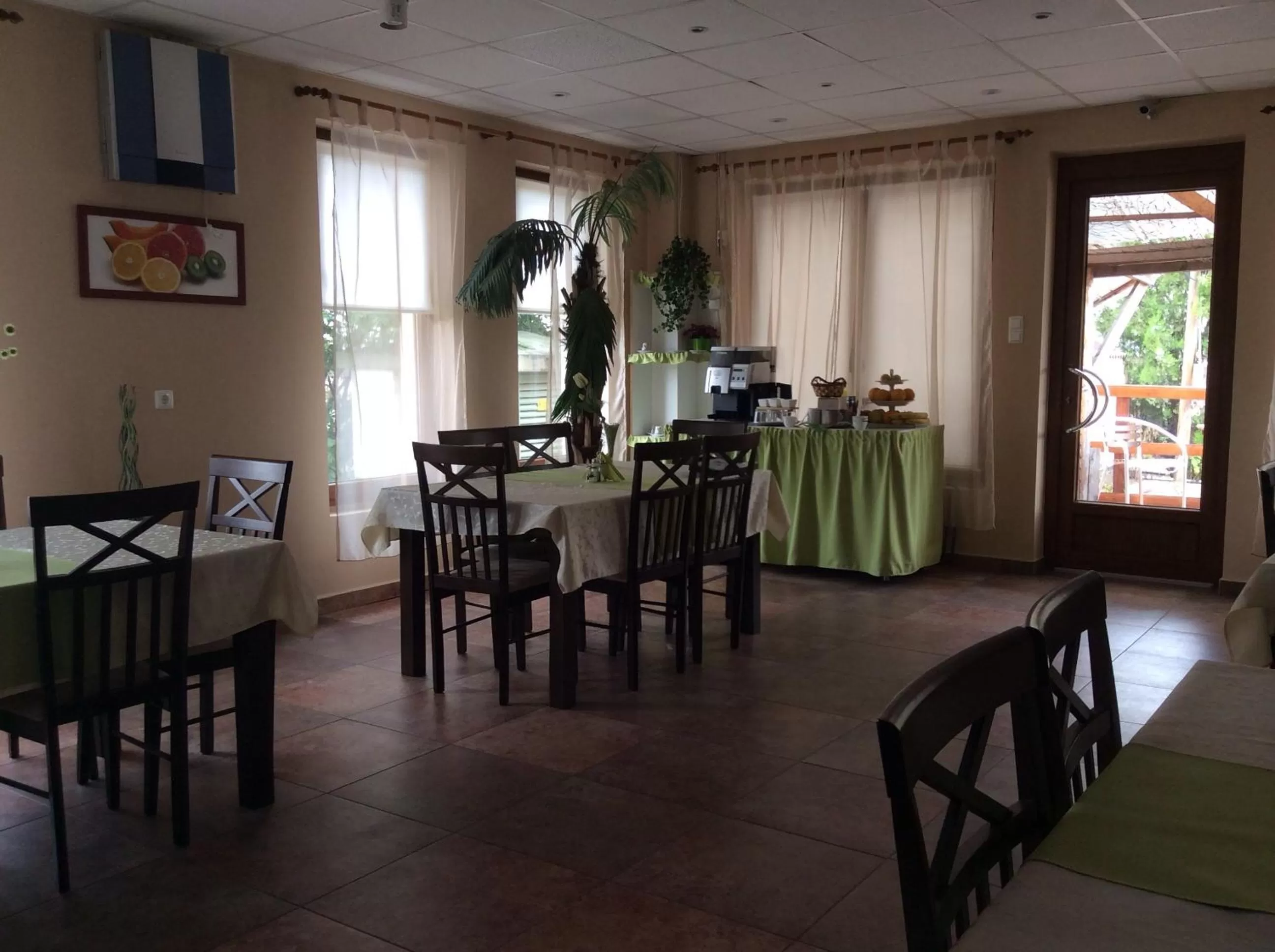 Communal lounge/ TV room in Abszolút Hotel és Panzió