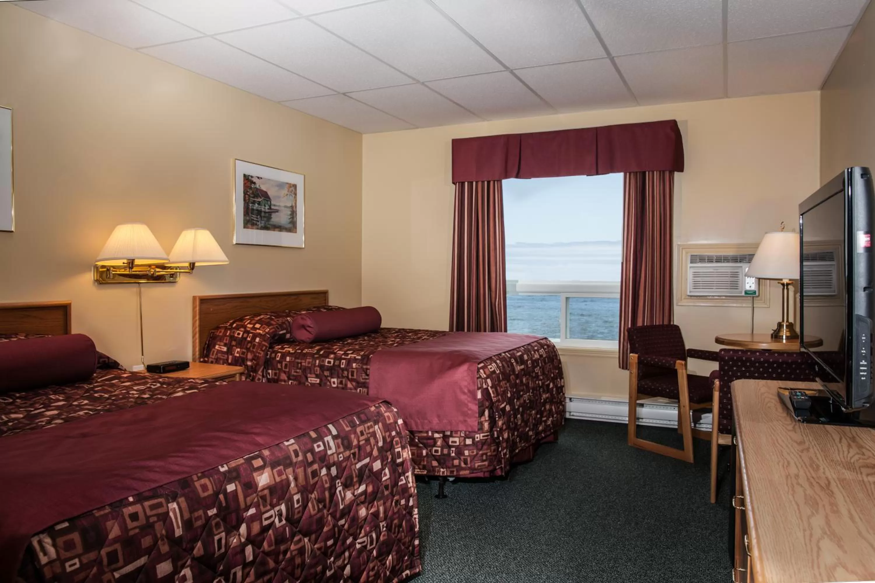 Sea view, Bed in Shallow Bay Motel & Cabins Conference Centre