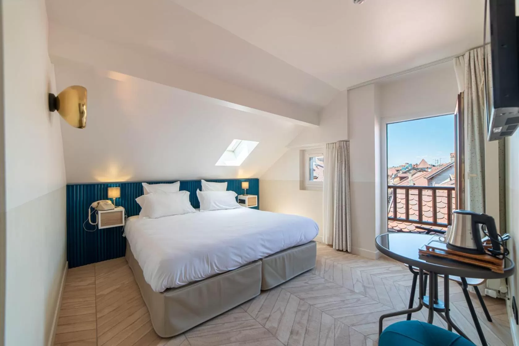 Photo of the whole room, Bed in Hôtel du Palais de l'Isle