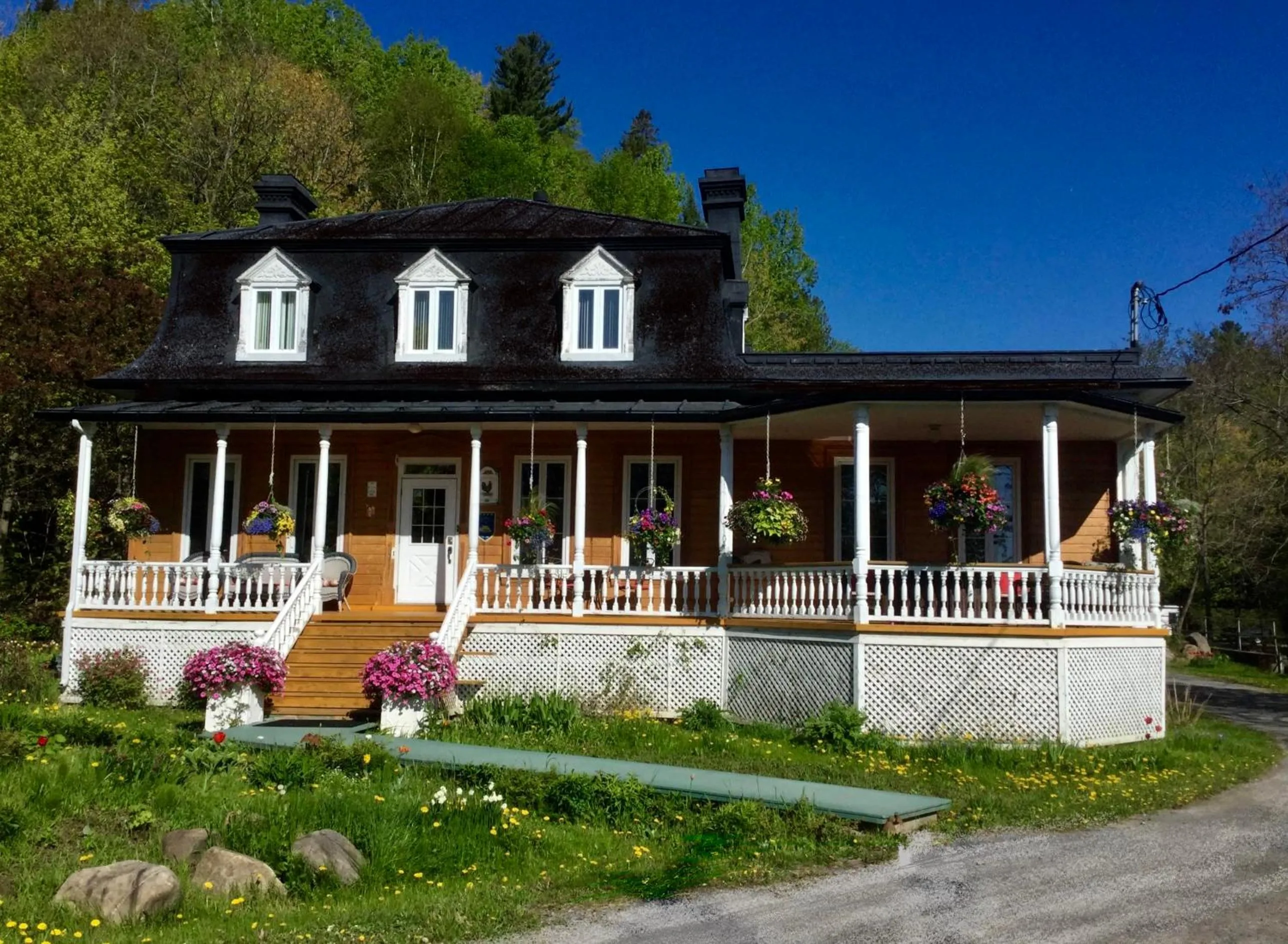 Property building in Auberge du Sault-à-la-Puce