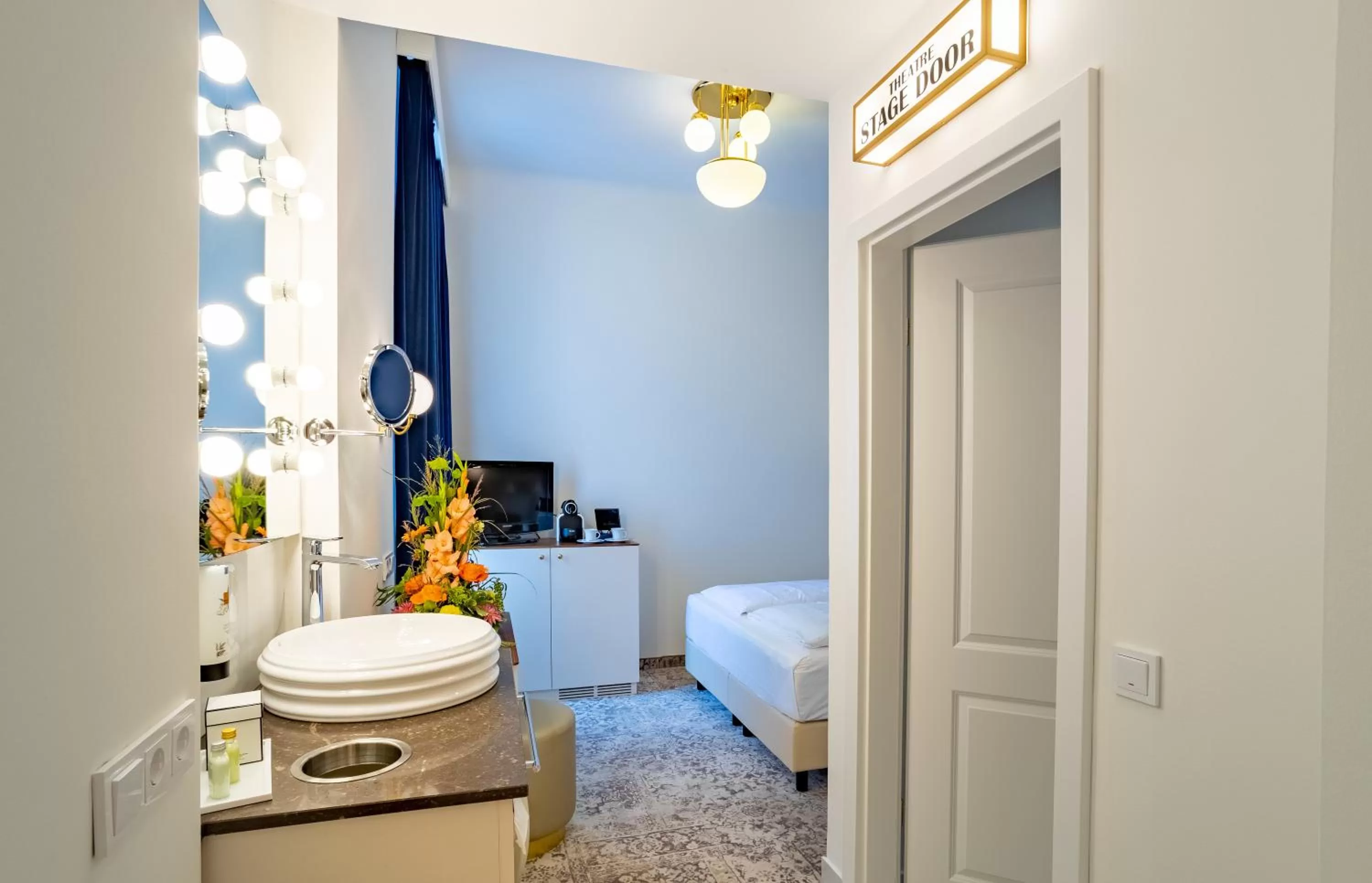 Photo of the whole room, Bed in Theaterhotel & Suites Wien