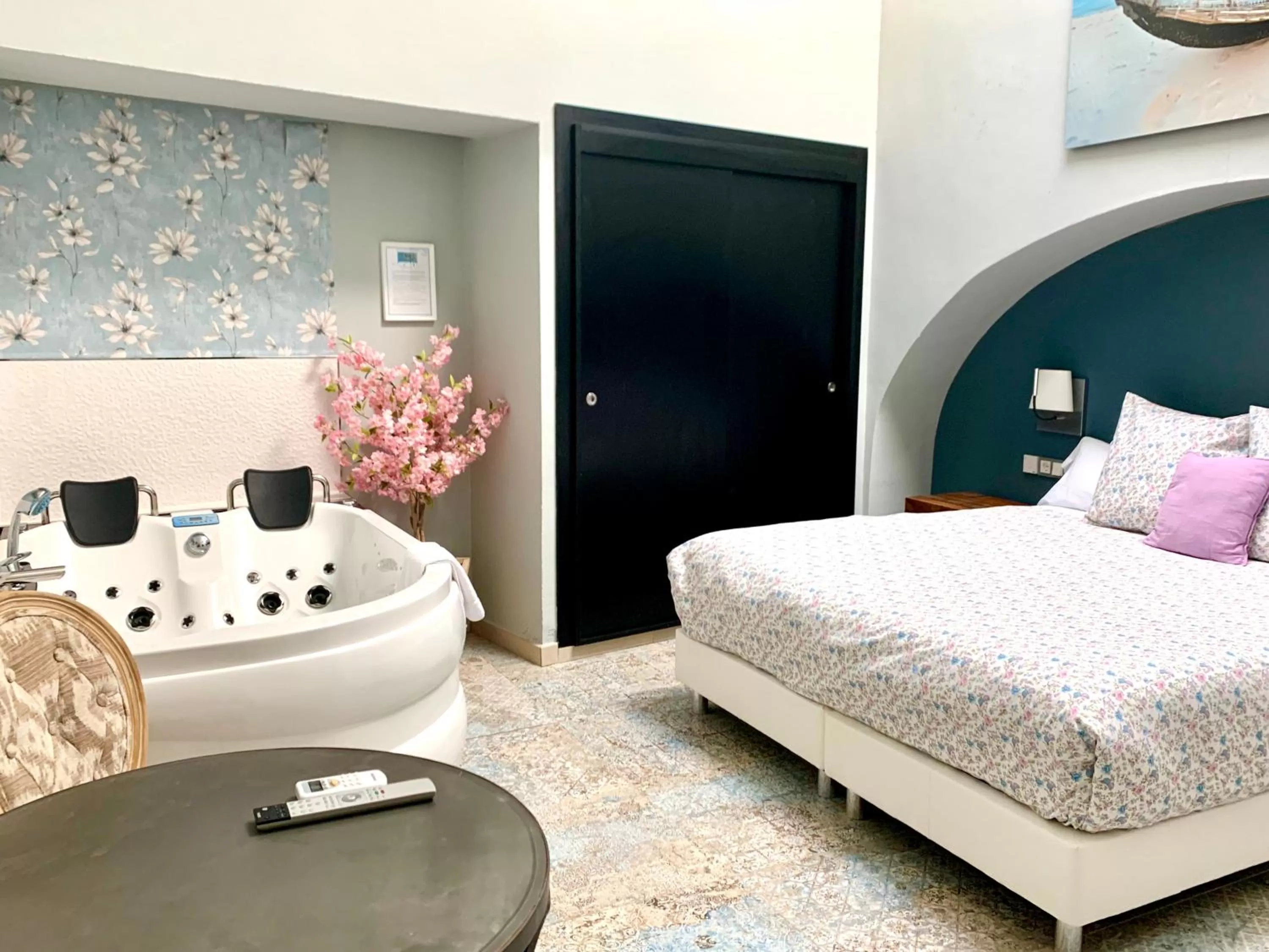 Photo of the whole room, Bed in Akla Hotel Mérida