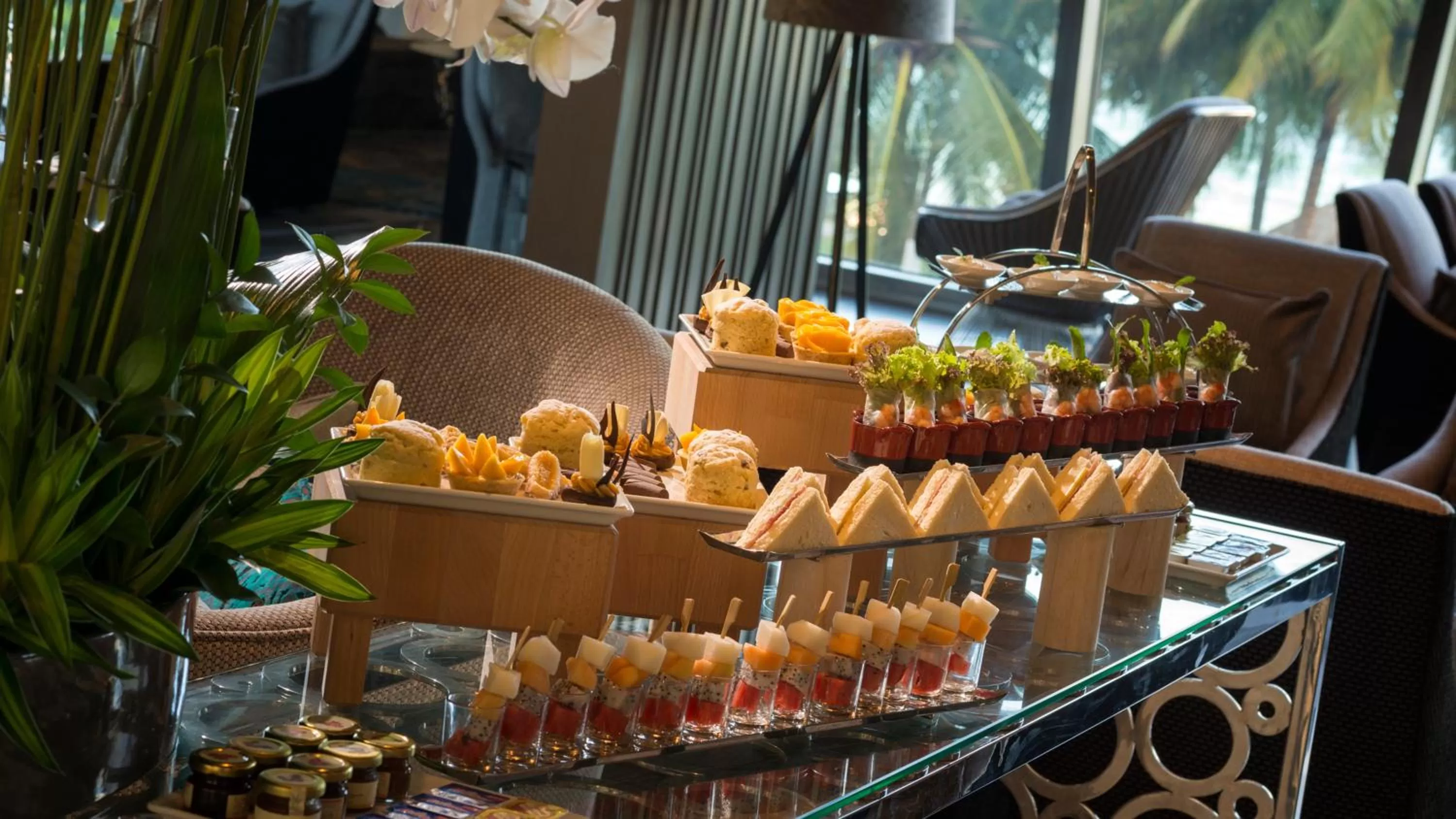 Lounge or bar in InterContinental Nha Trang by IHG