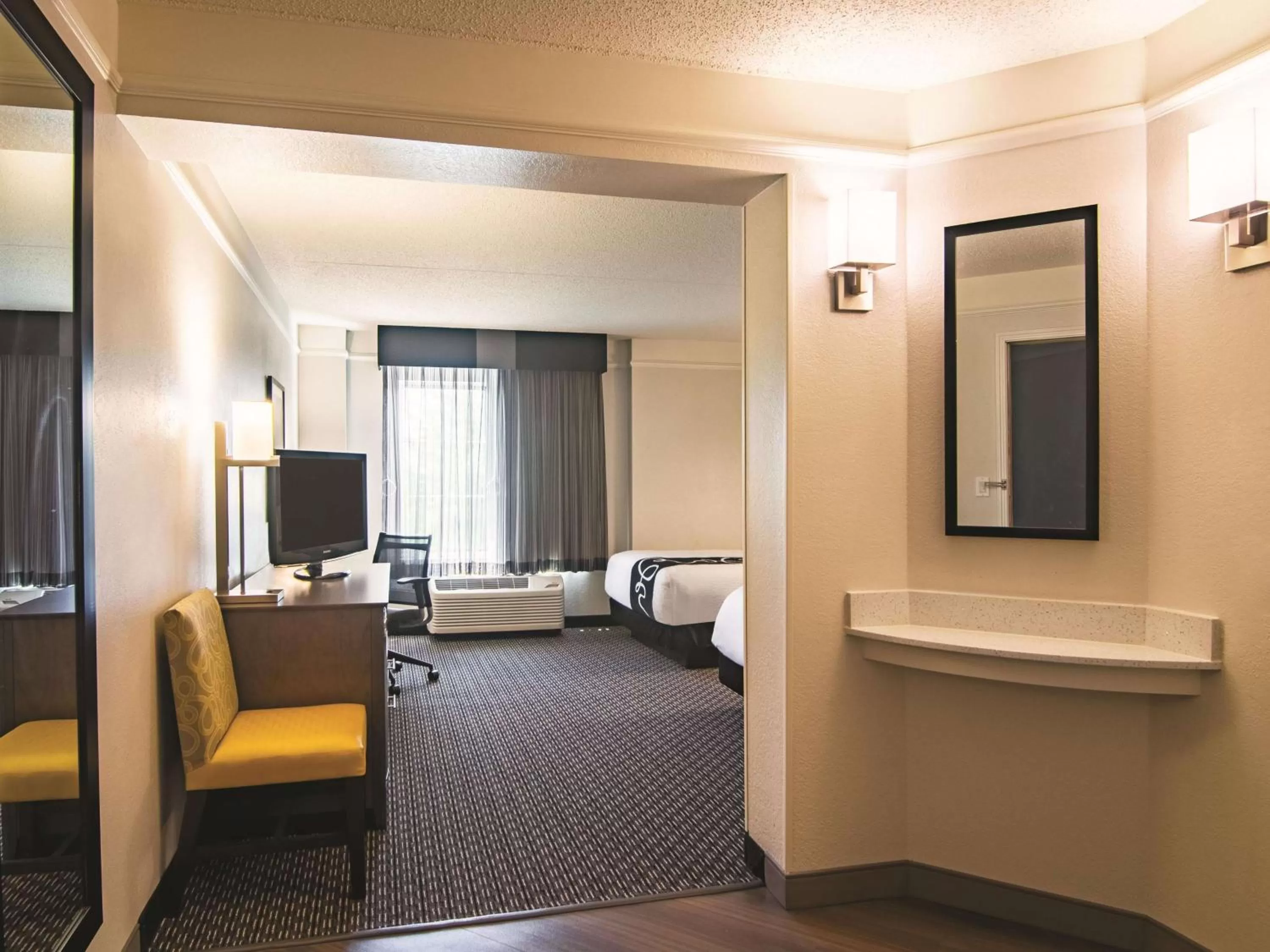 Photo of the whole room, Bed in La Quinta by Wyndham Oklahoma City Norman