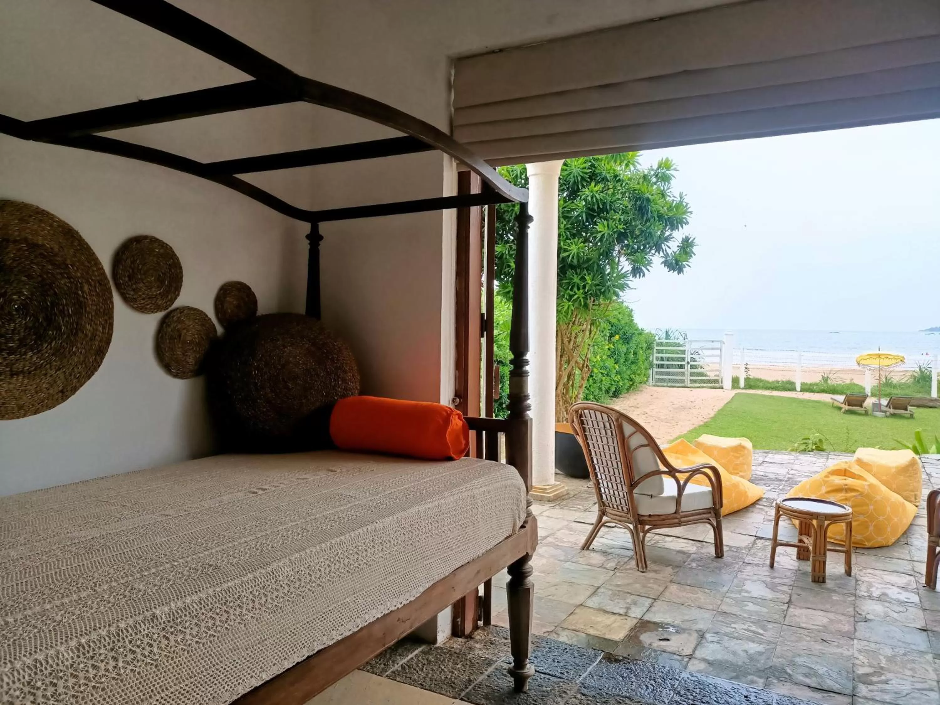 Sānti Beach House with pool & beach