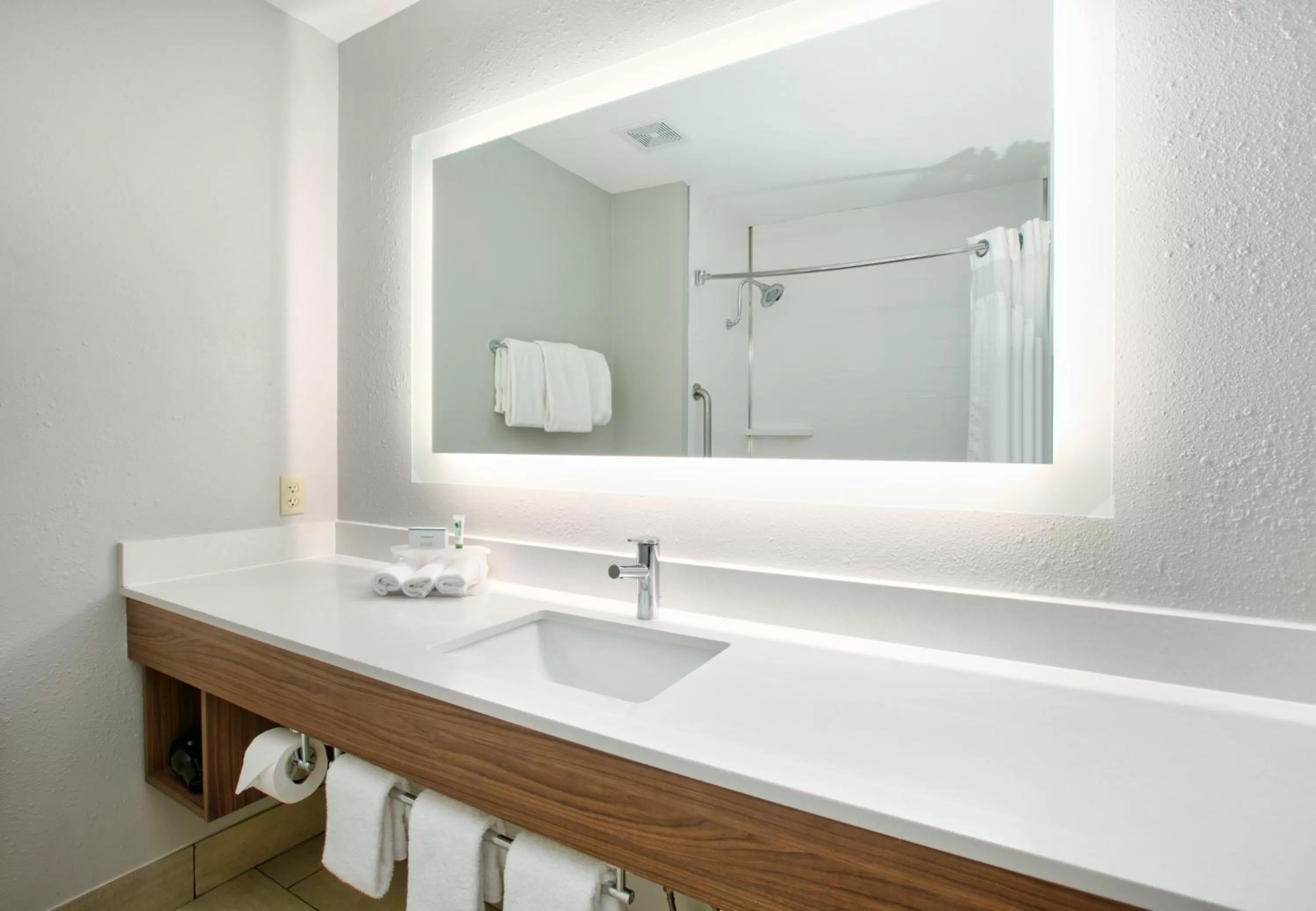 Queen Room with Two Queen Beds - Non-Smoking in Holiday Inn Express - Hope, an IHG Hotel