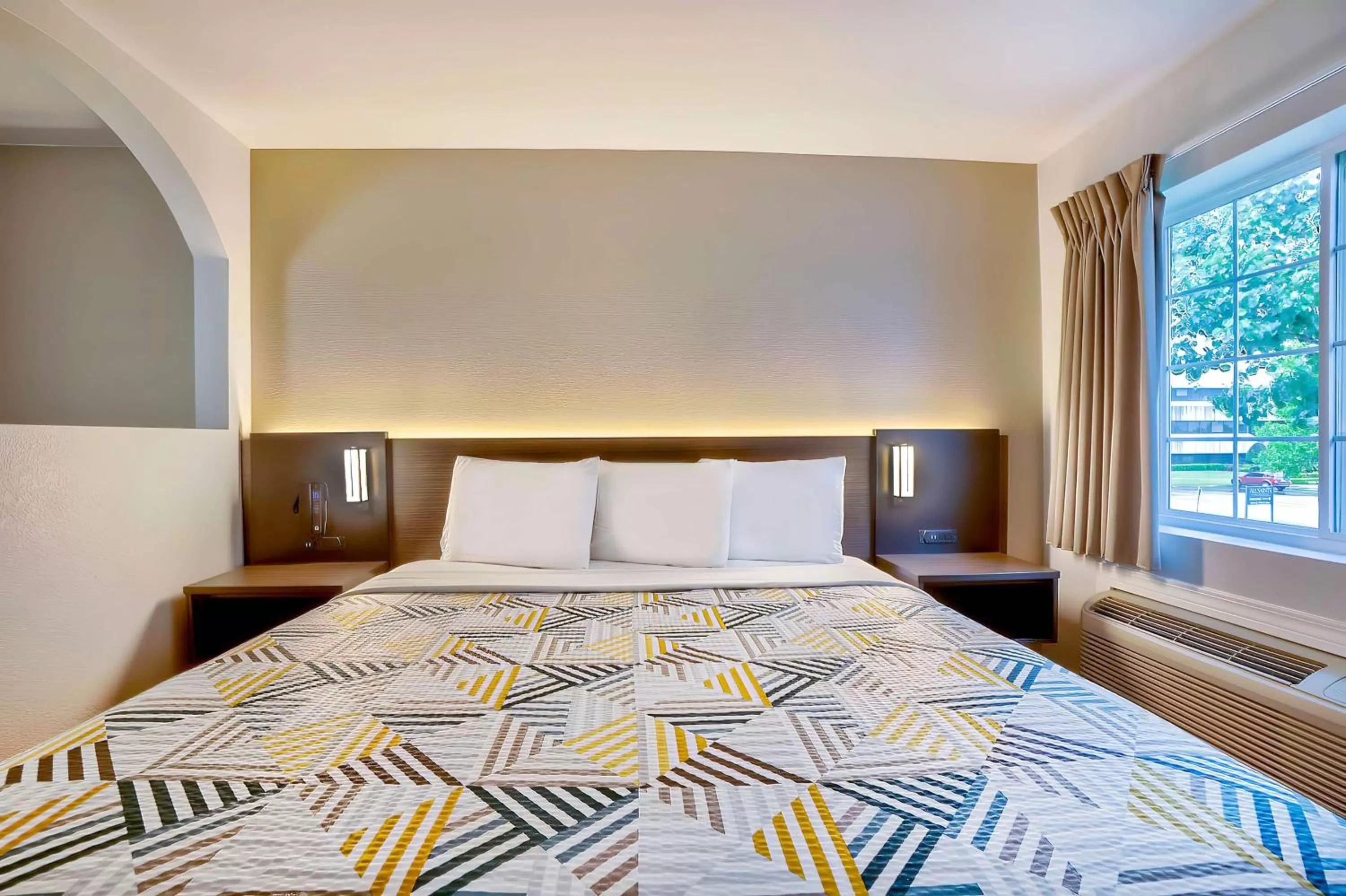 Bedroom, Bed in Motel 6 Tulsa, Ok - Central