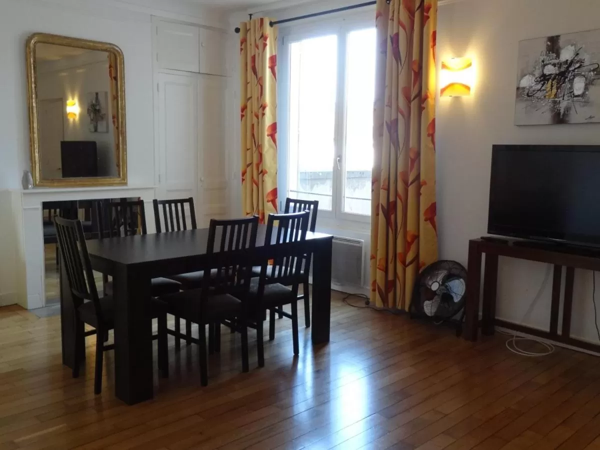 Dining Area in ApartHotel François 1er - 16ème