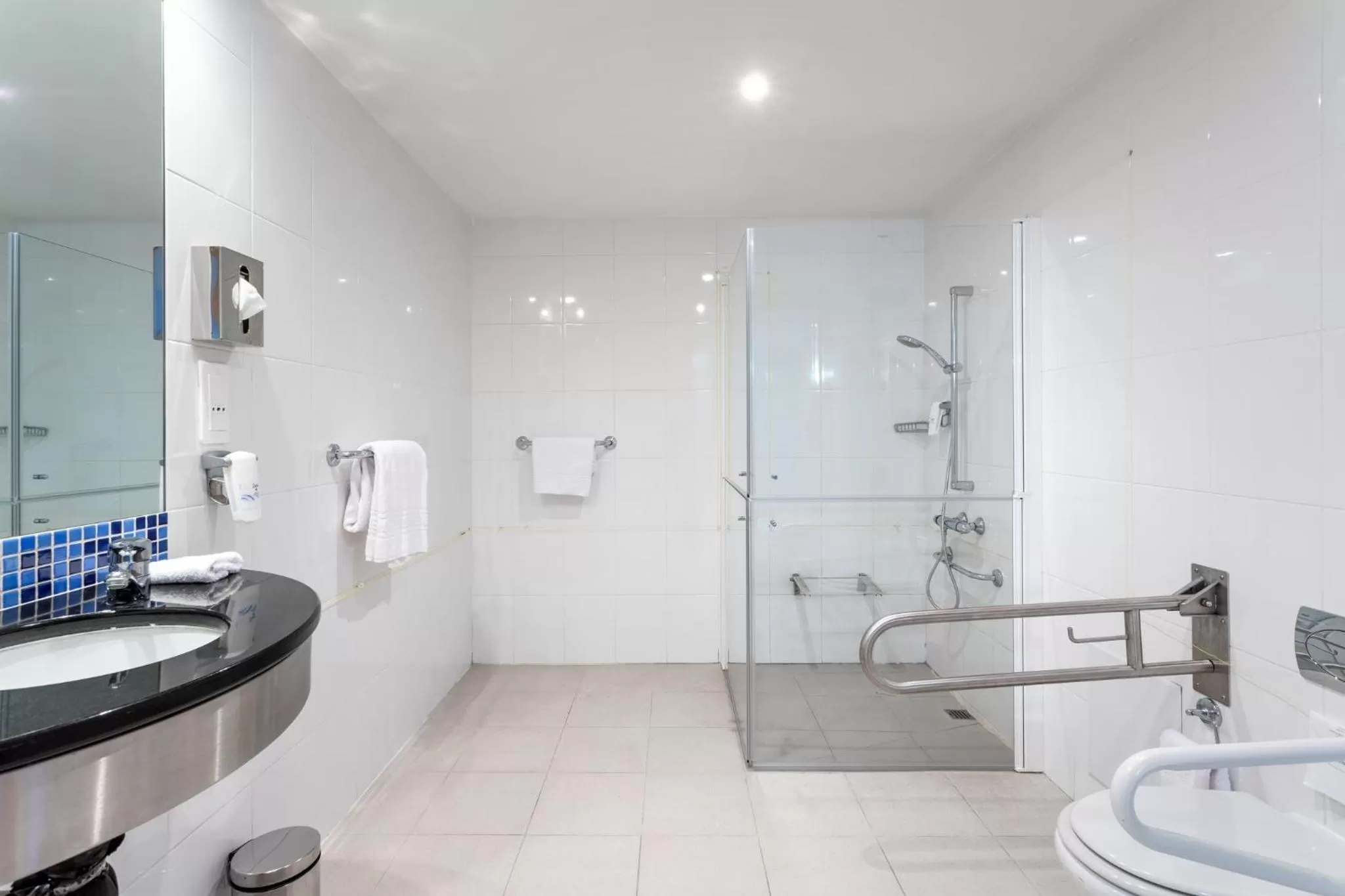 Photo of the whole room in Holiday Inn Express Lisbon-Oeiras by IHG