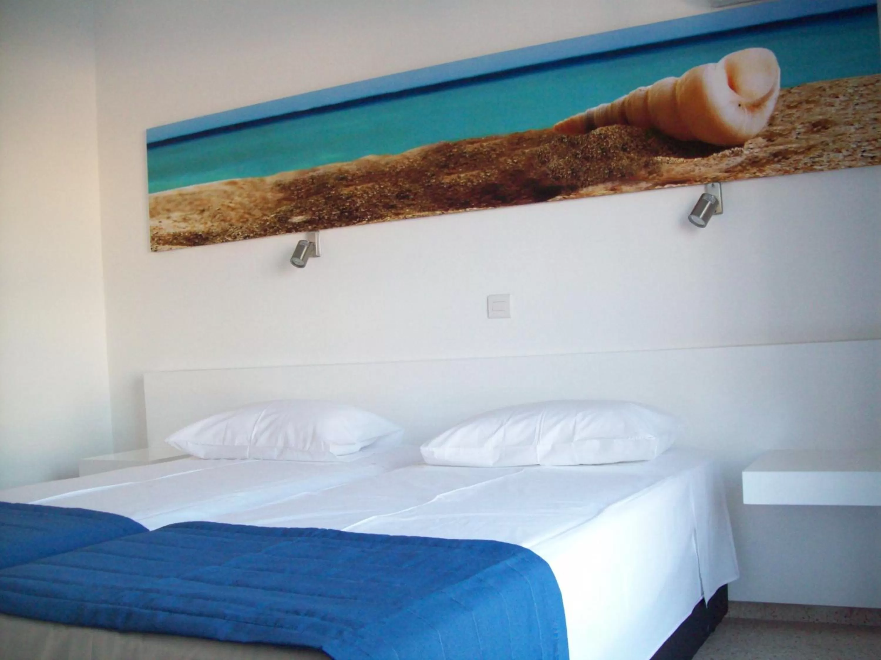 Bed in Flokkas Hotel Apartments