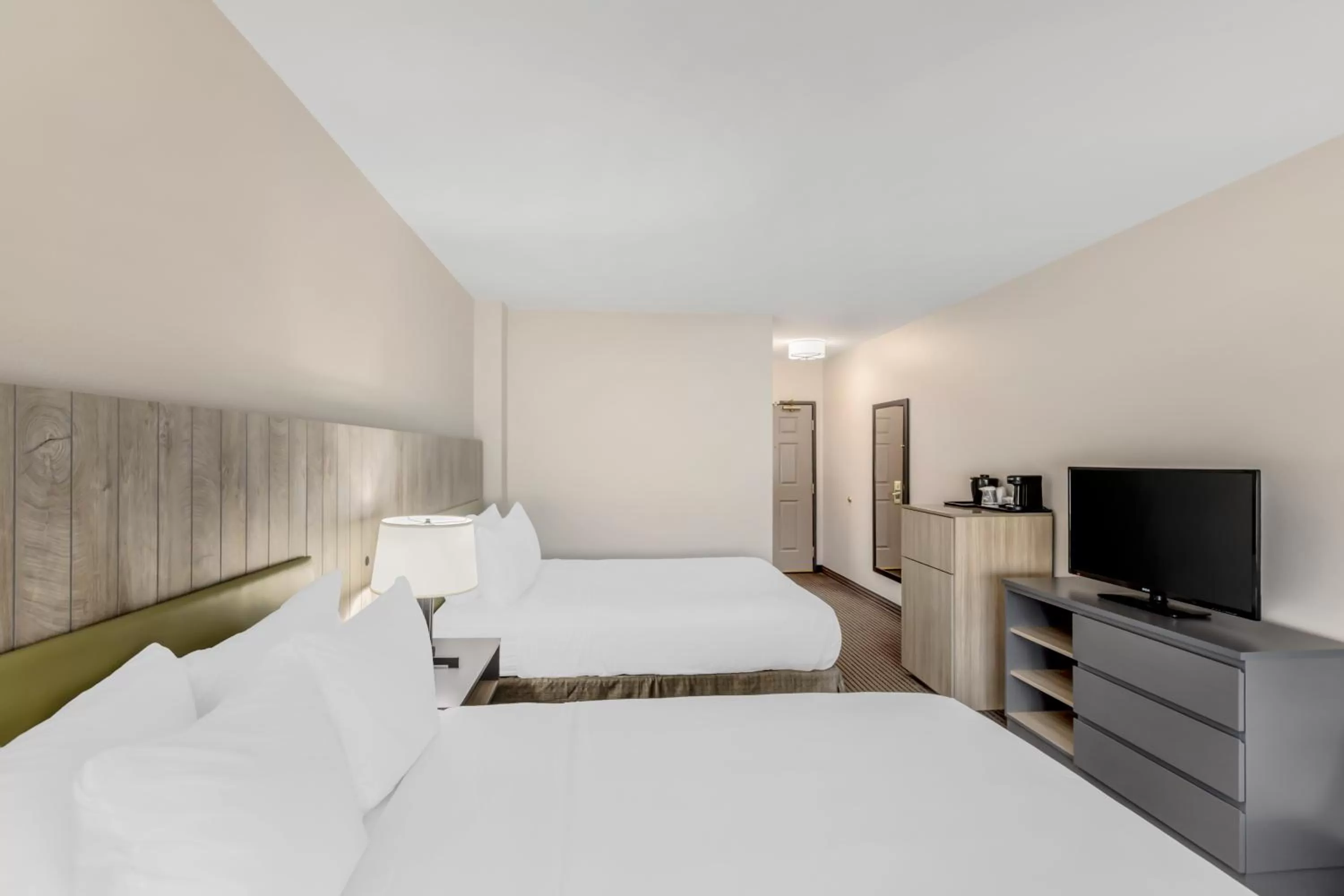 Photo of the whole room, Bed in Country Inn & Suites by Radisson, Elk Grove Village-Itasca