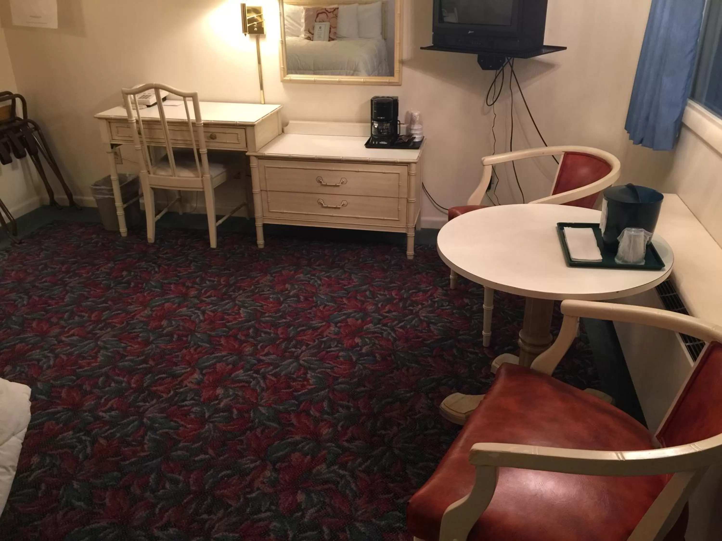 Photo of the whole room in Cedar Motor Inn