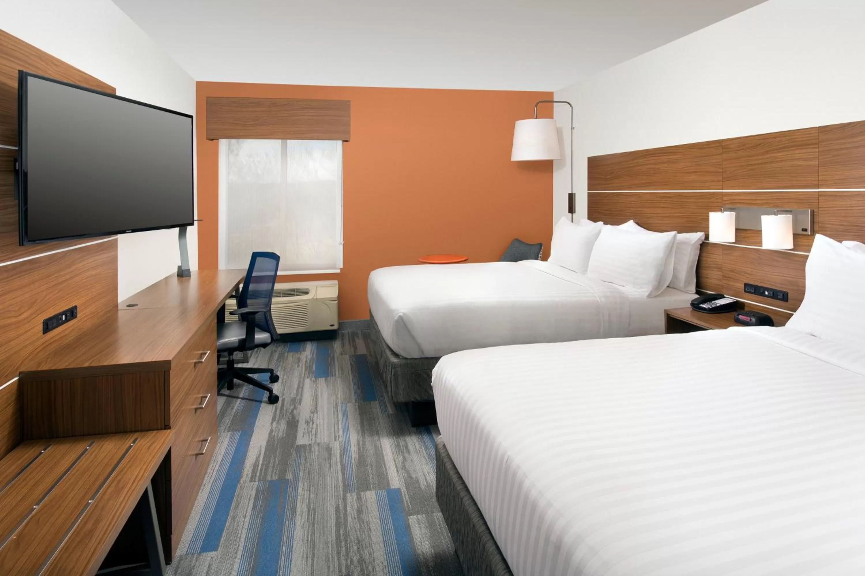 Photo of the whole room, Bed in Holiday Inn Express & Suites College Park - University Area by IHG