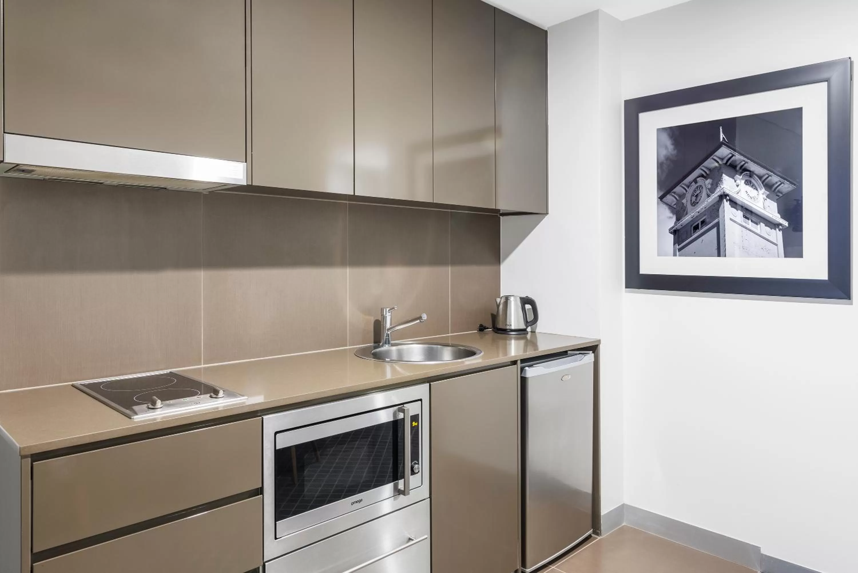 Kitchen or kitchenette in Holiday Inn & Suites Sydney Bondi Junction by IHG