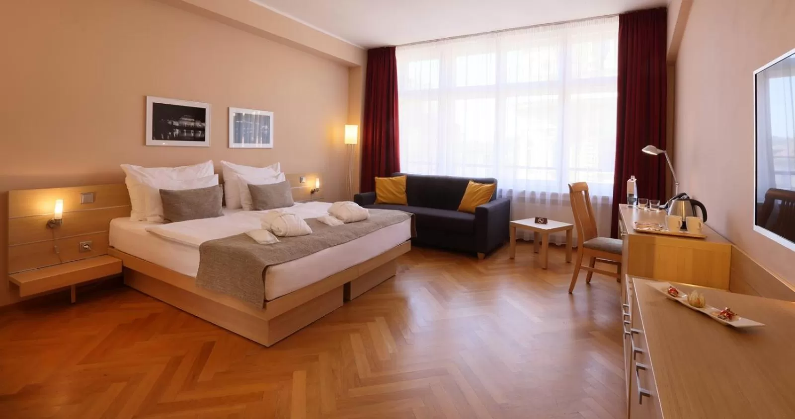 Bedroom, Bed in Amarilis