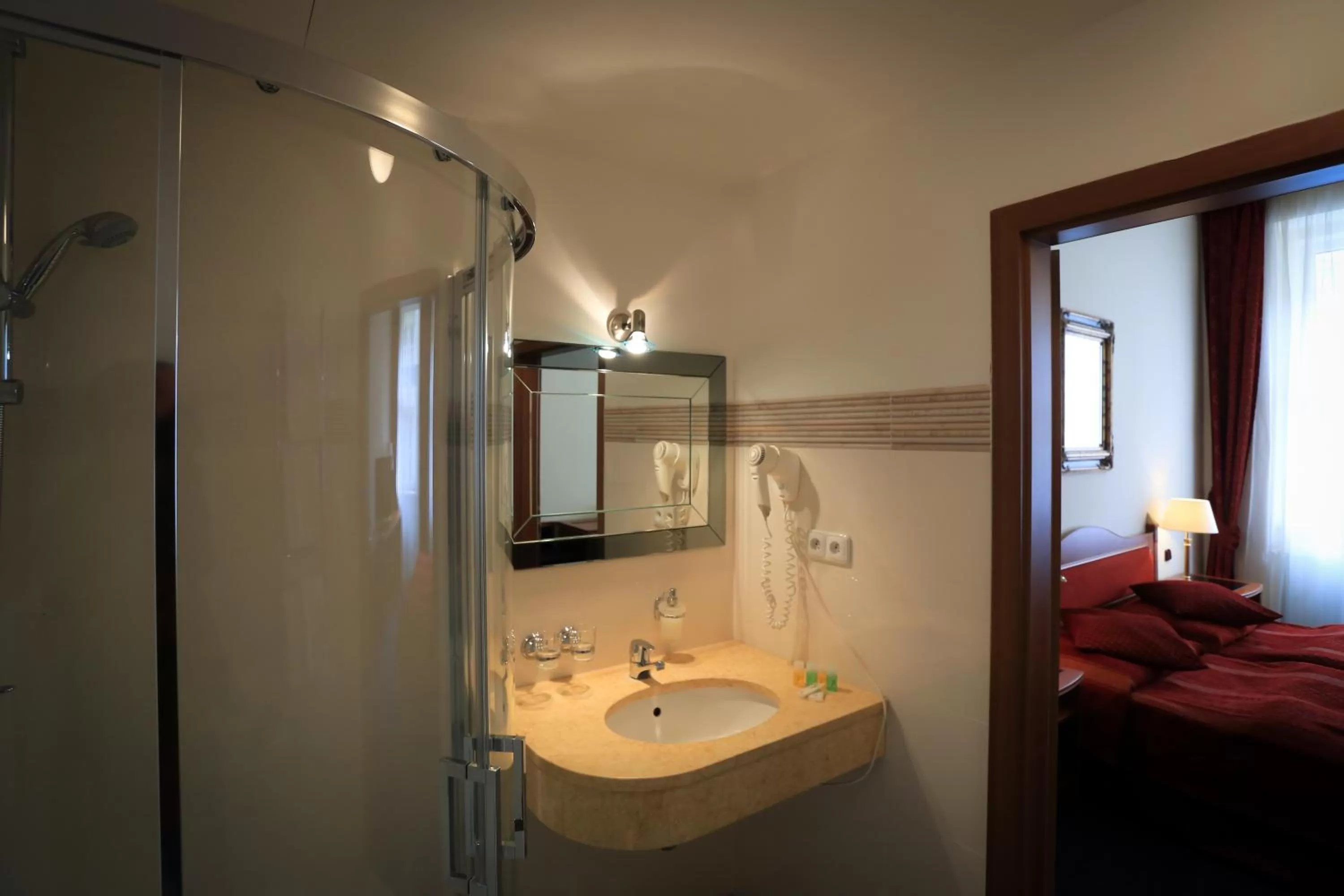 Shower, Bed in Hotel Ariston Prague