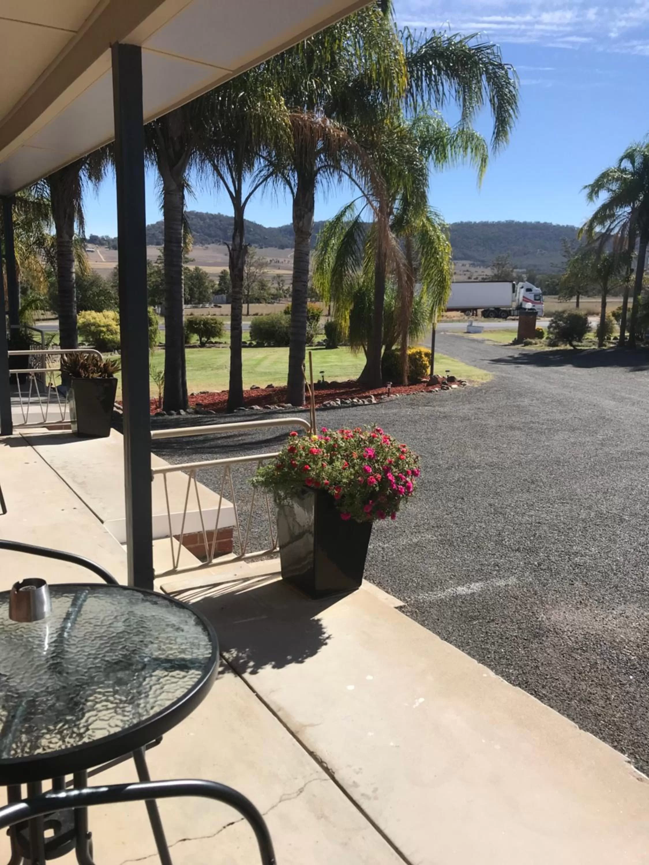 Patio in Kootingal Landview Motel
