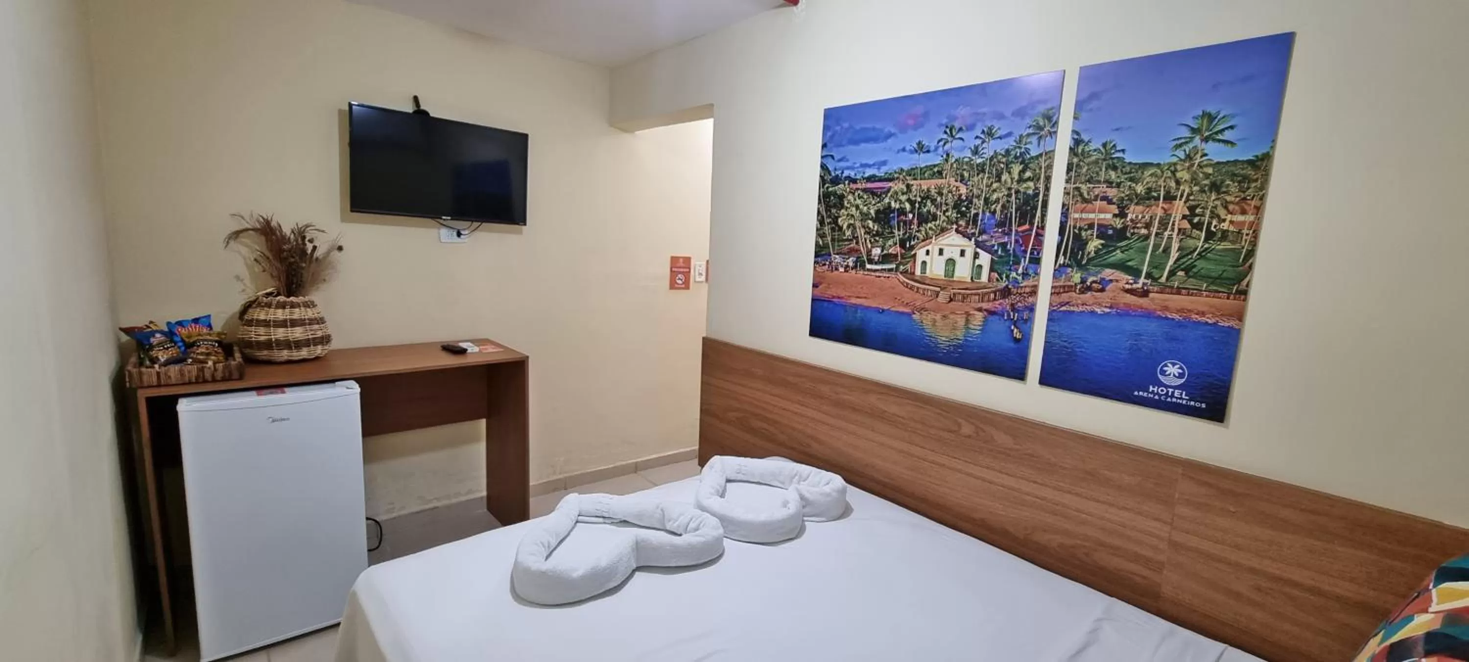 TV and multimedia in Arena Carneiros Hotel by AFT