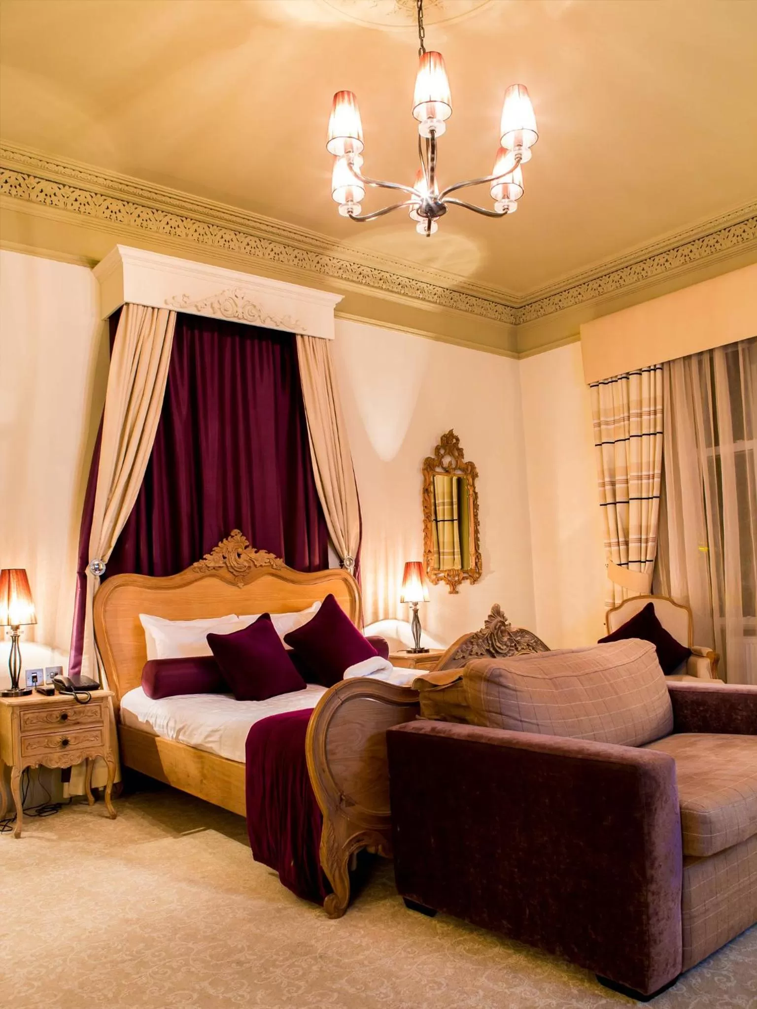 Bed in Lynnhurst Hotel