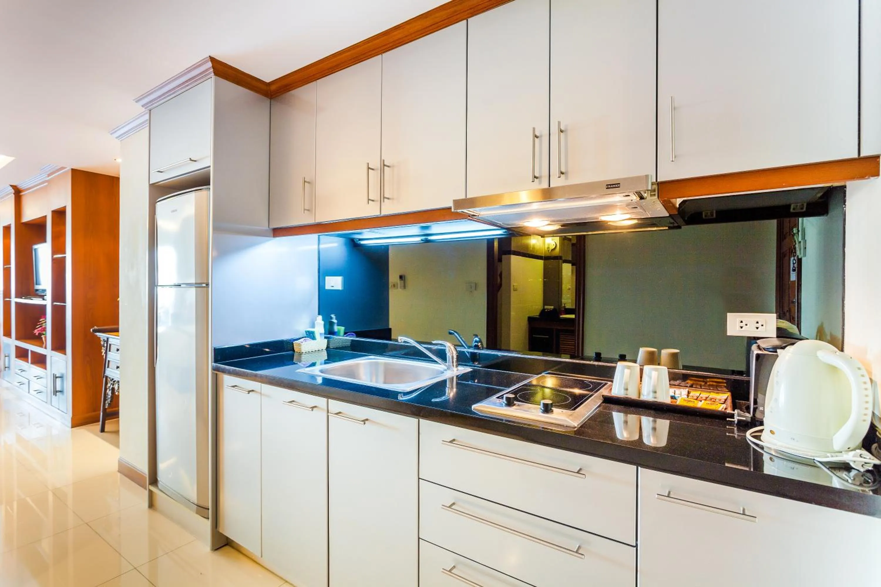 Kitchen or kitchenette in Tara Court Hotel