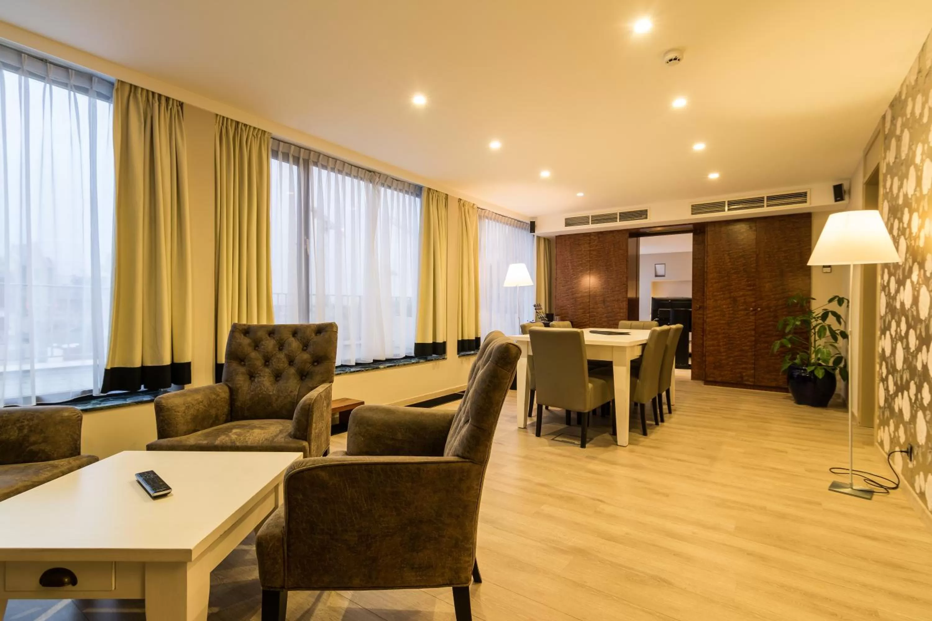 Dining area in De Keyser Hotel