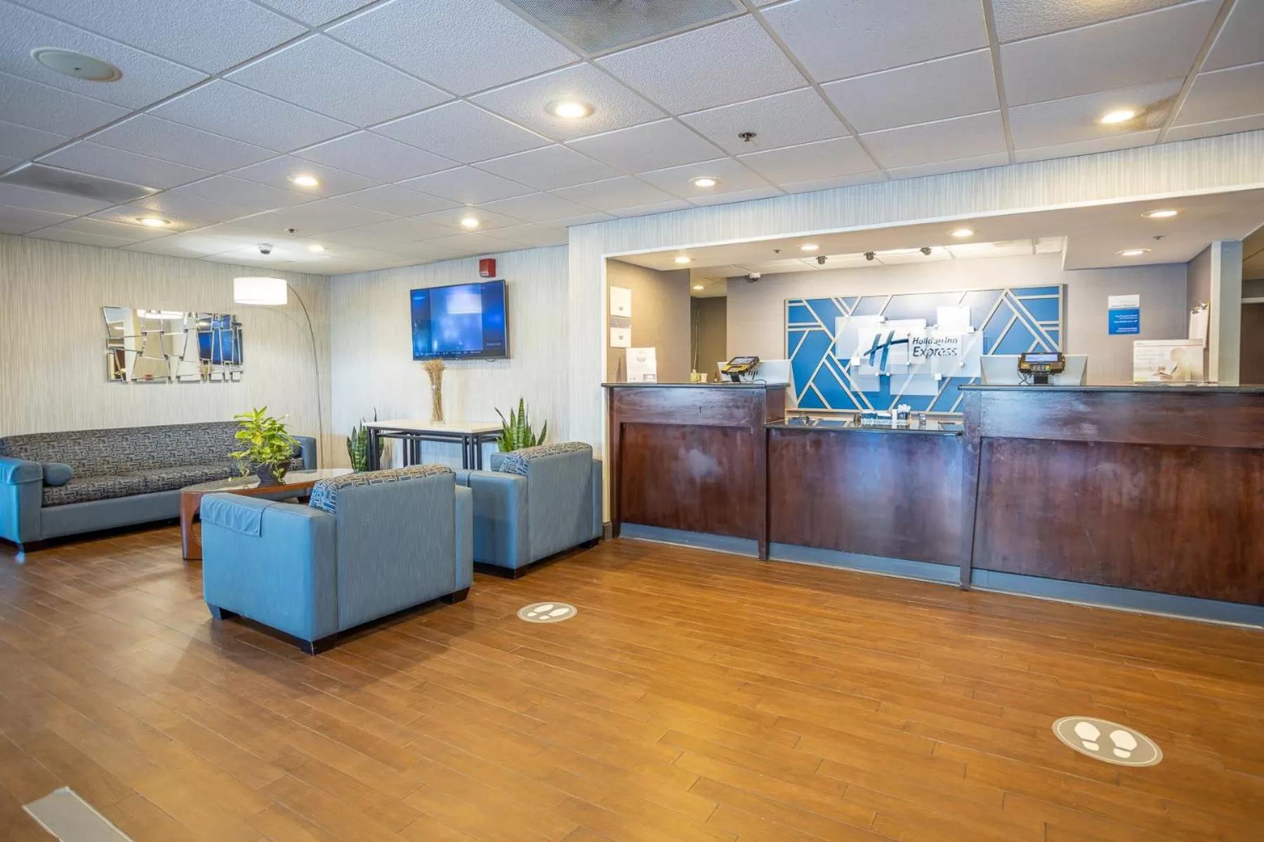 Lobby or reception in Holiday Inn Express - Newark Airport - Elizabeth by IHG