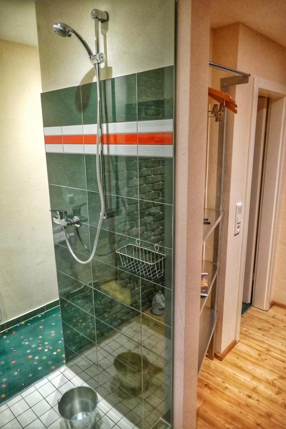 Shower in Road Stop Mettmann