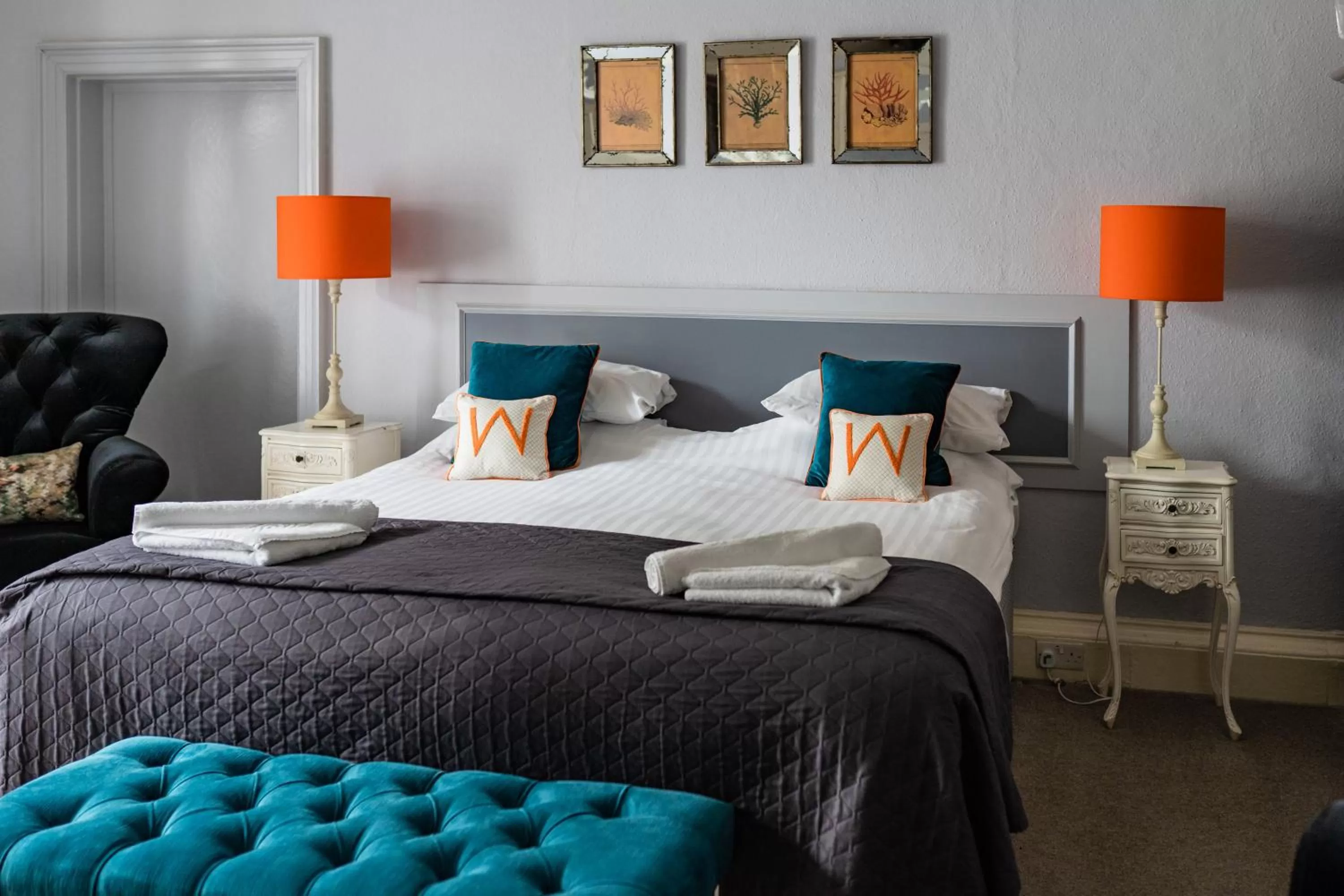 Bedroom, Bed in The Woodlands Hotel