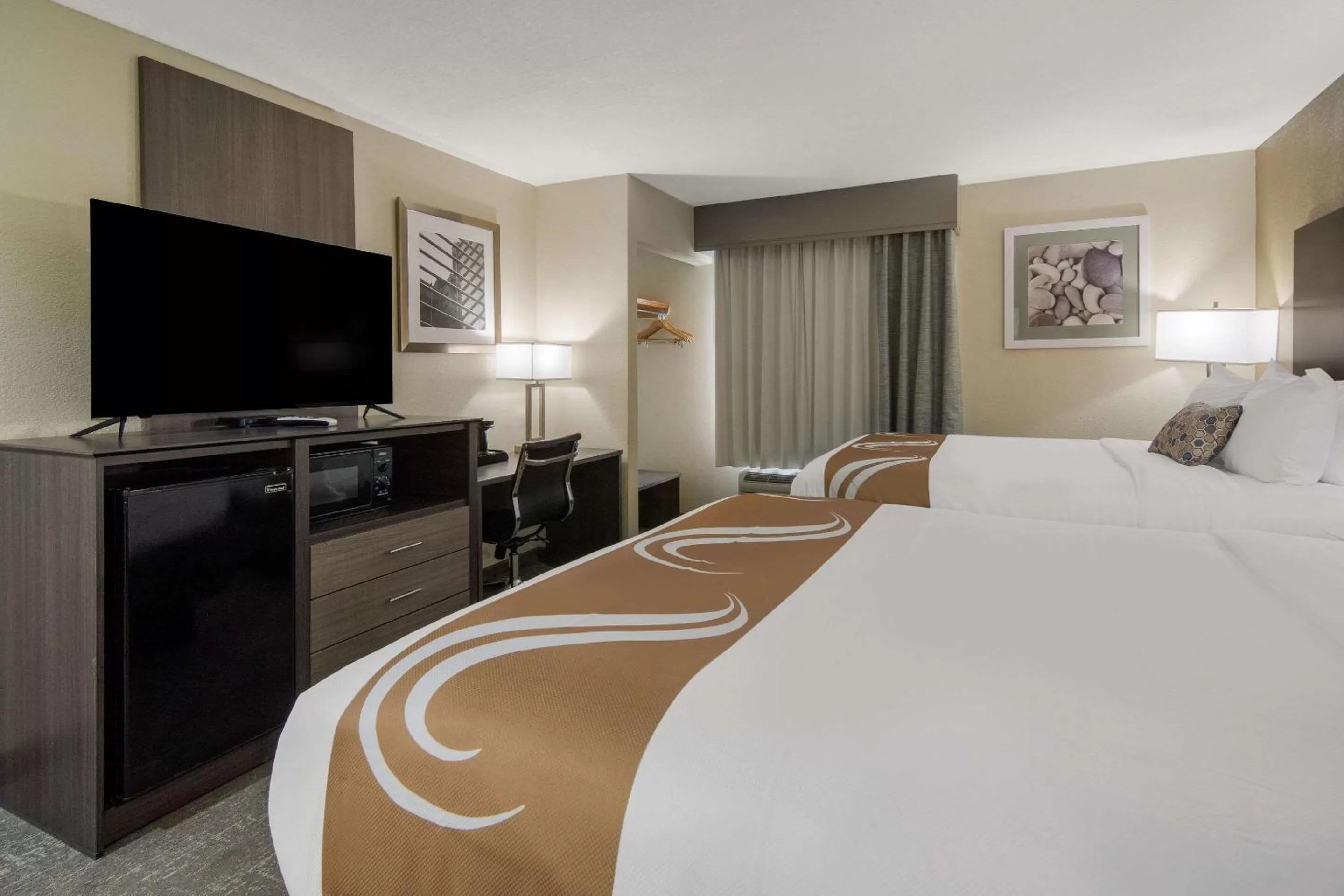 Bedroom, Bed in Quality Inn & Suites Roanoke - Fort Worth North