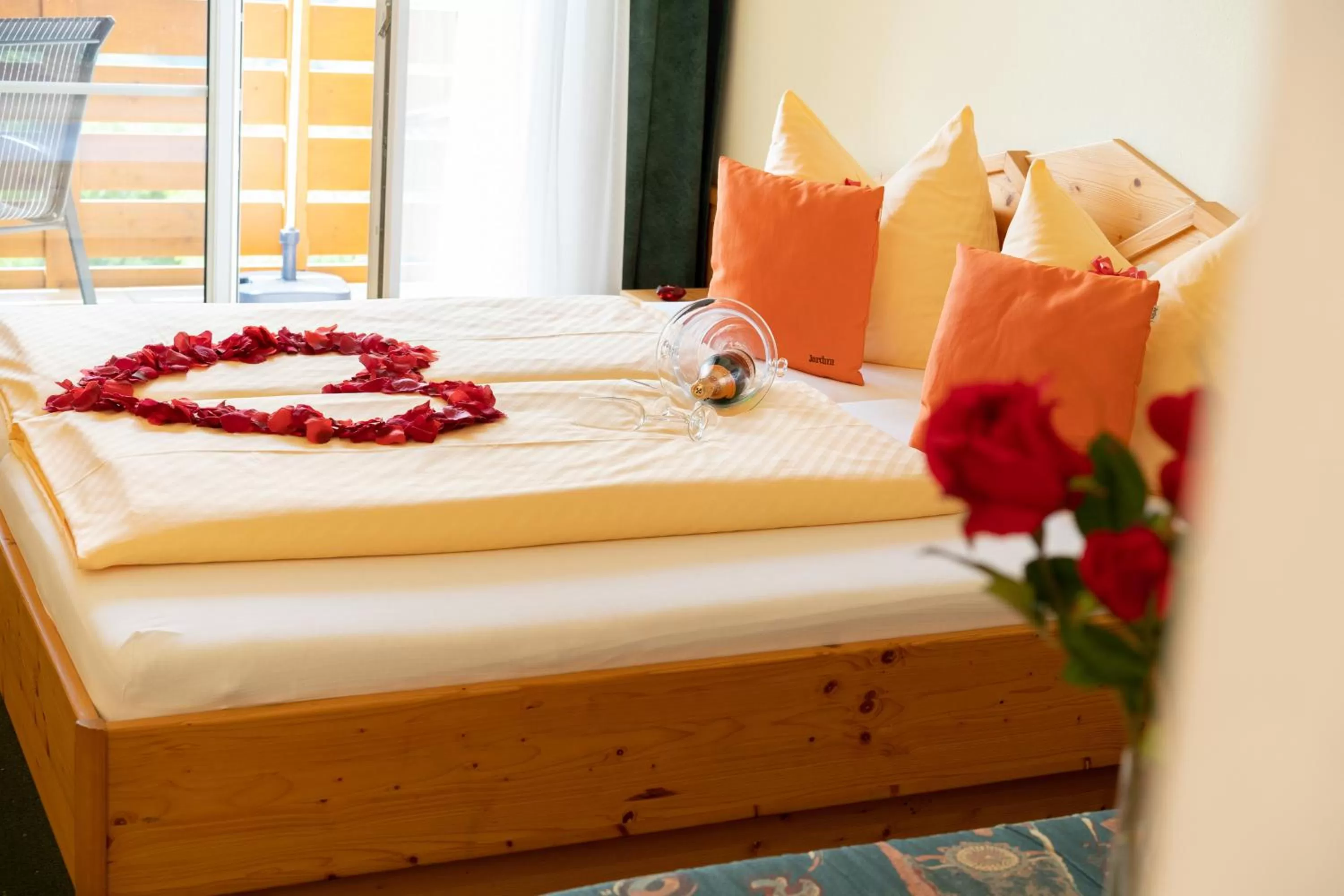 Bedroom, Bed in Hotel Garni Oasis Loipersdorf