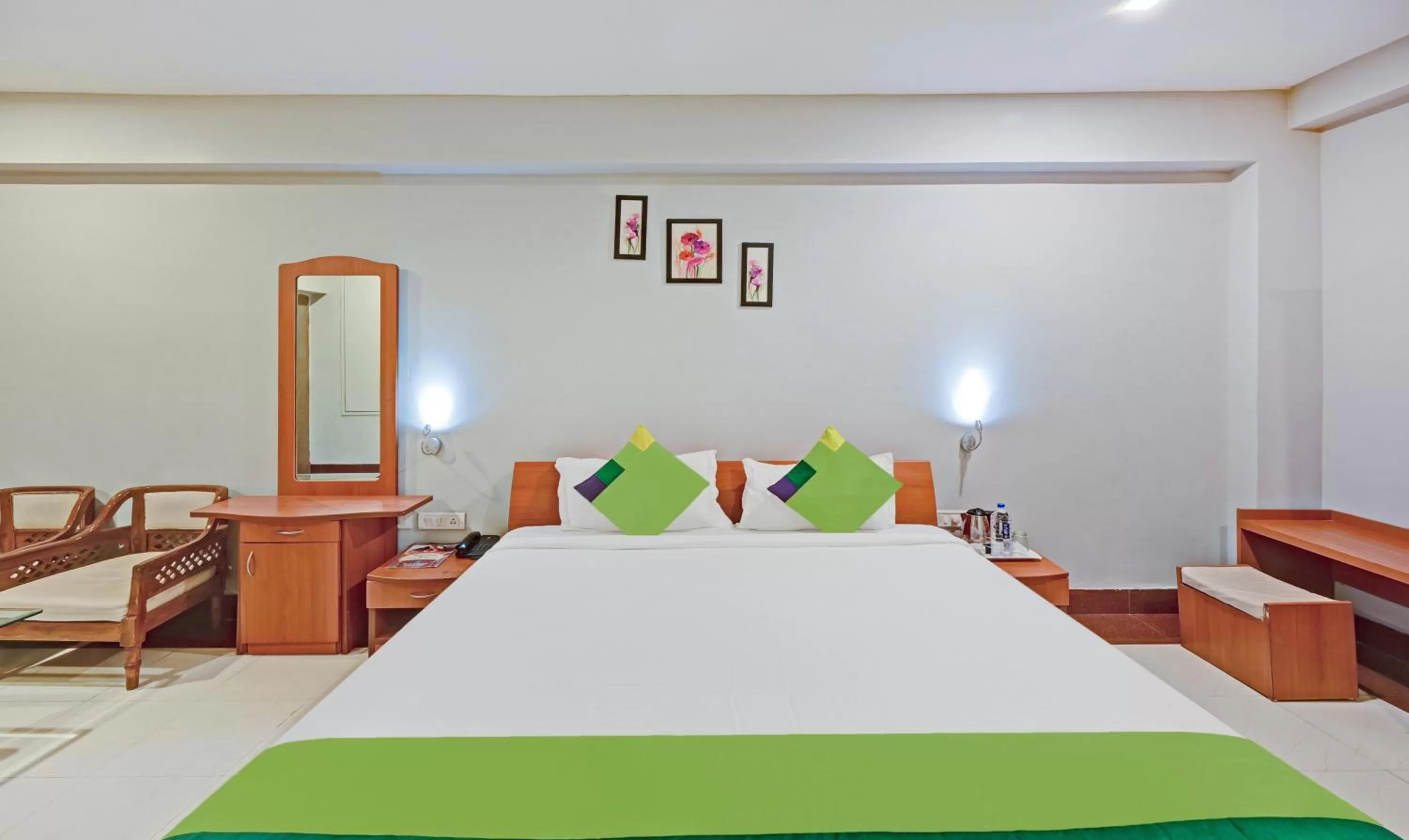 Bedroom, Bed in Treebo Sidhartha International Baliapanda