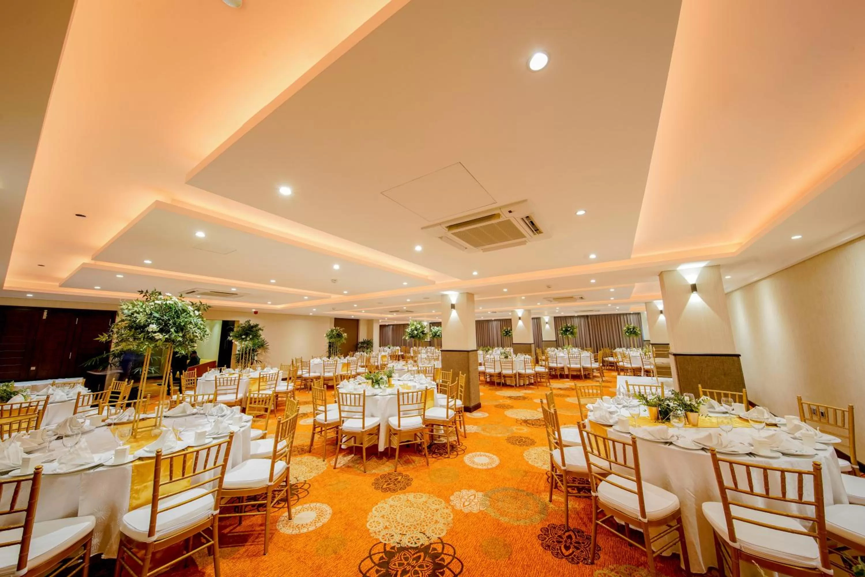 Business facilities, Restaurant/Places to Eat in Mandarina Colombo