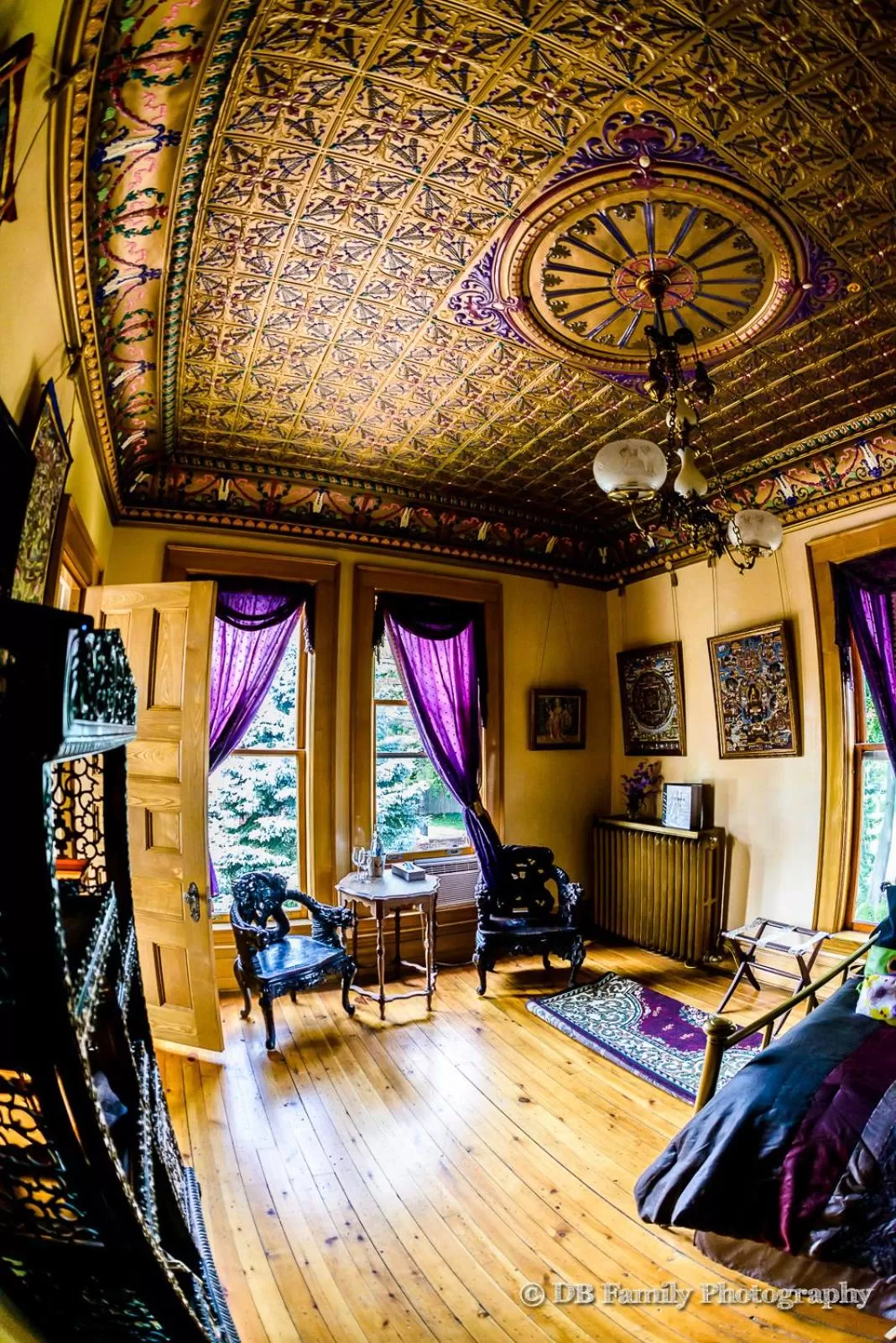 Queen Room in Henderson Castle Inn