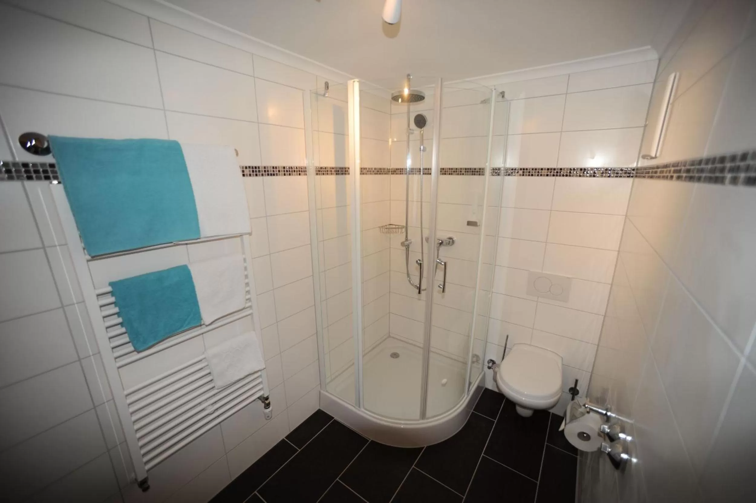 Shower in Hotel Post