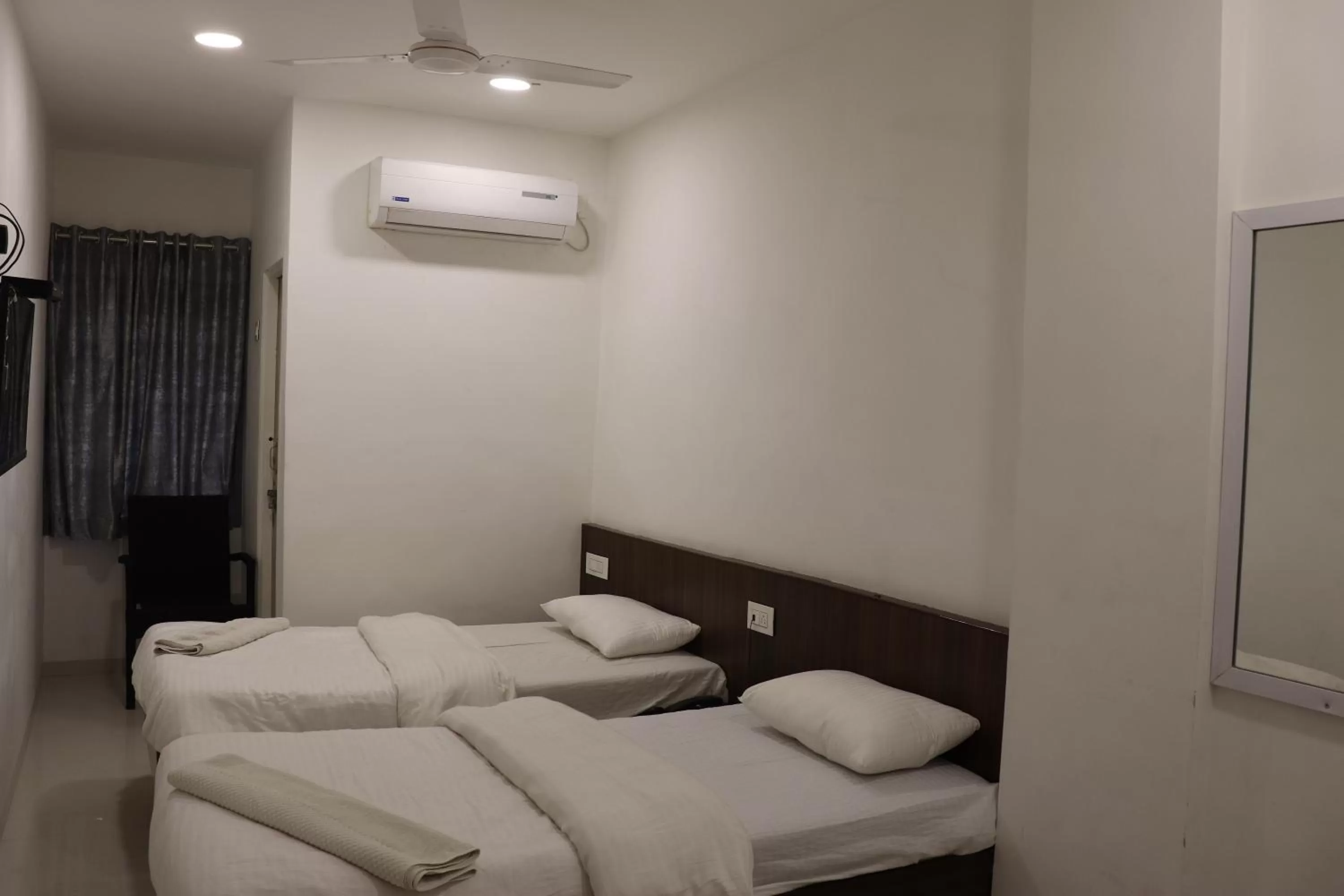 Bed in Hotel New Samrat