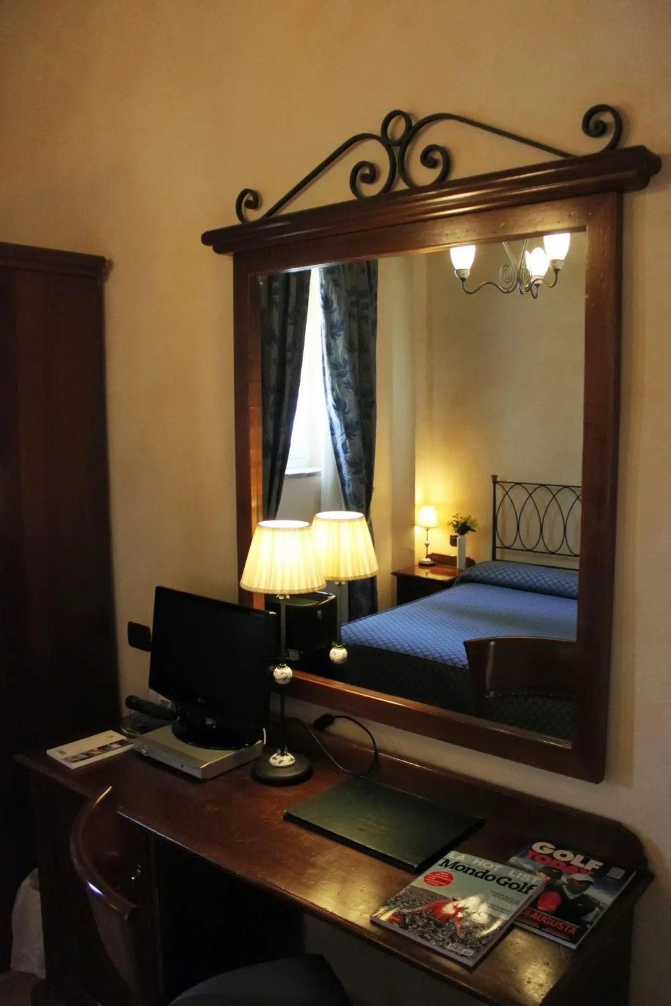 TV and multimedia, Bed in Castello Montegiove