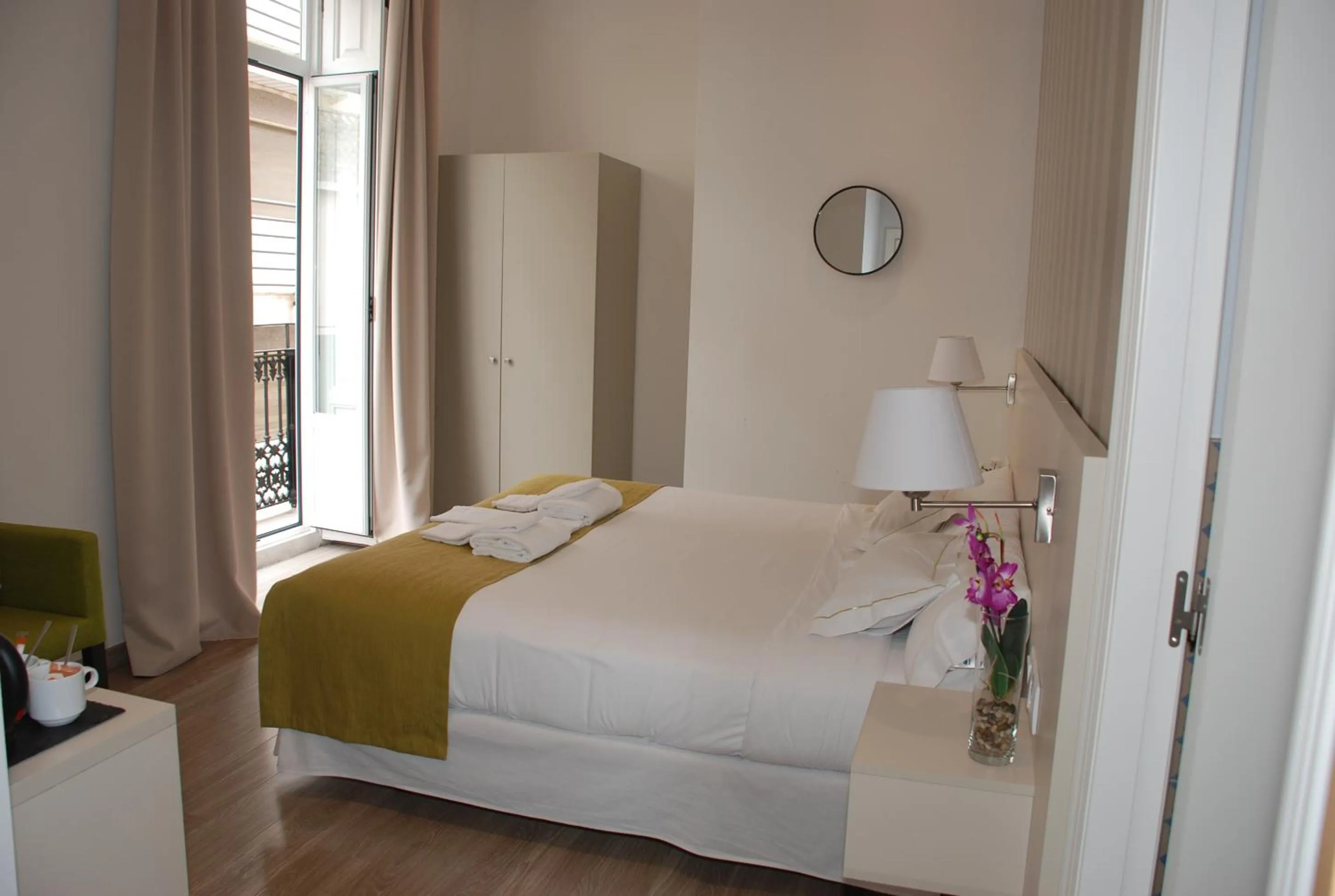 Photo of the whole room, Bed in Hotel San Lorenzo Boutique Plaza