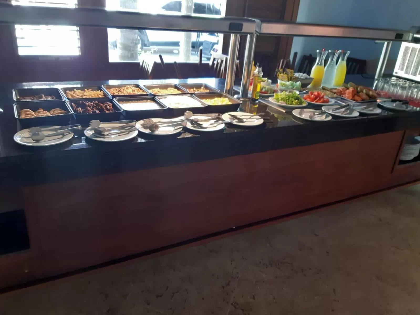 Restaurant/places to eat in Sunset Boutique Hotel All Suites