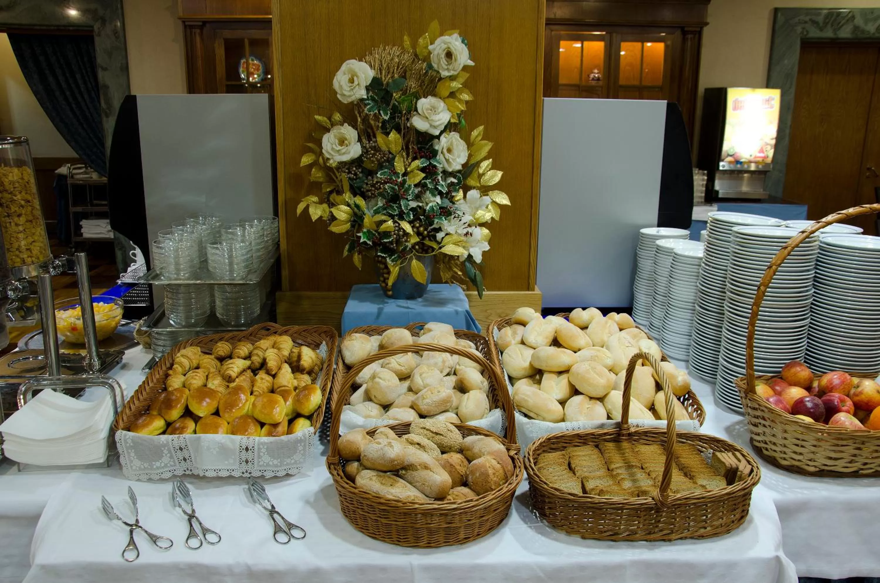 Food and drinks in VIP Inn Berna Hotel