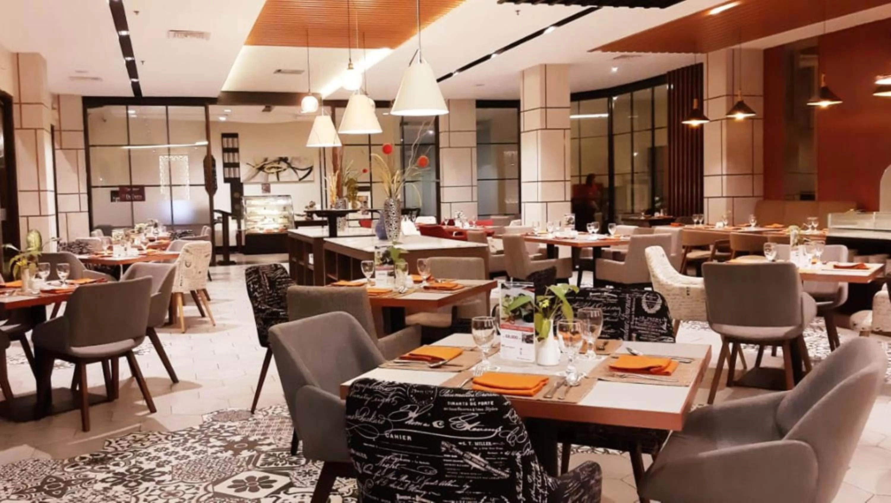 Restaurant/places to eat in Swiss-Belhotel Borneo Samarinda